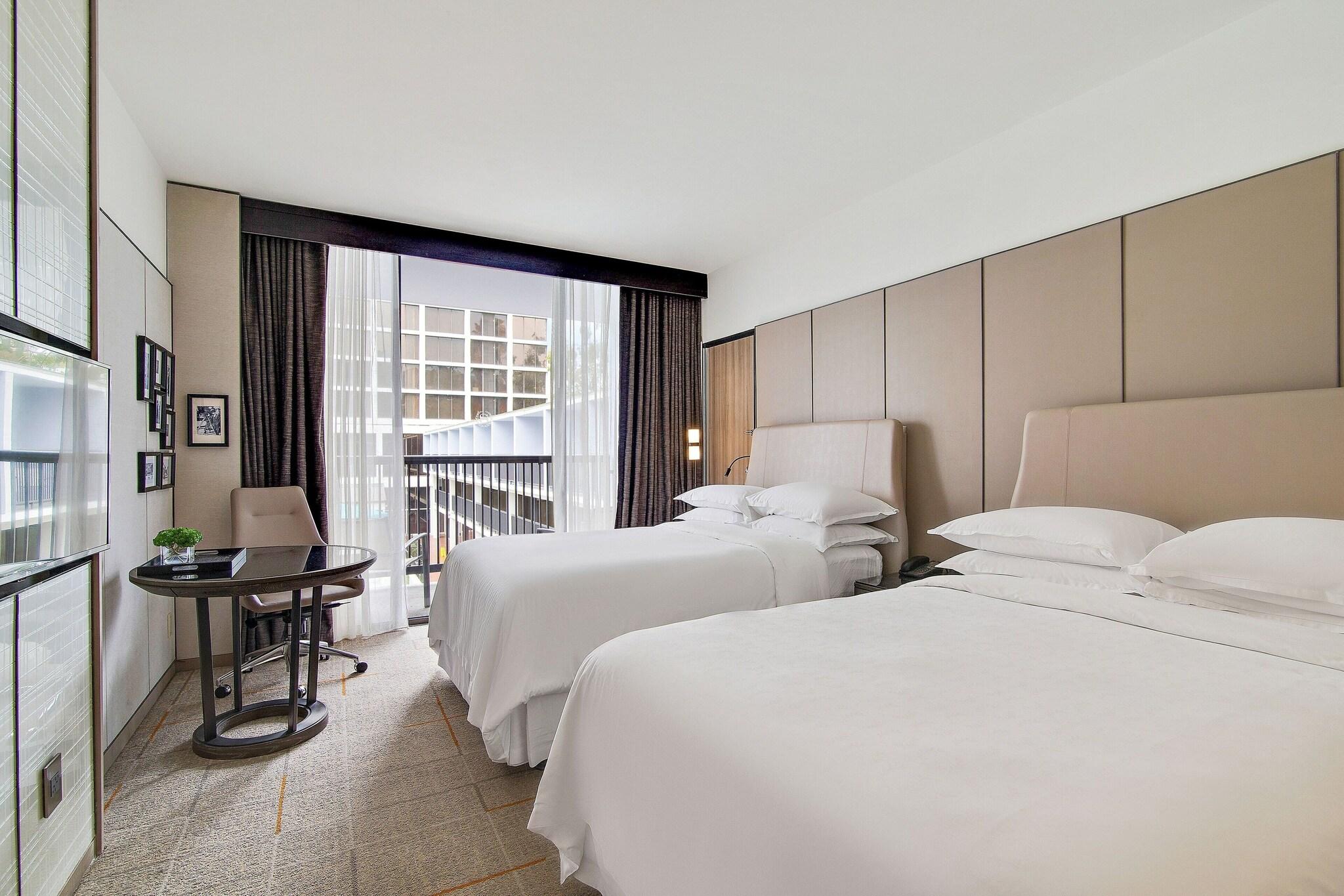Quadruple Two Queen Beds Premium