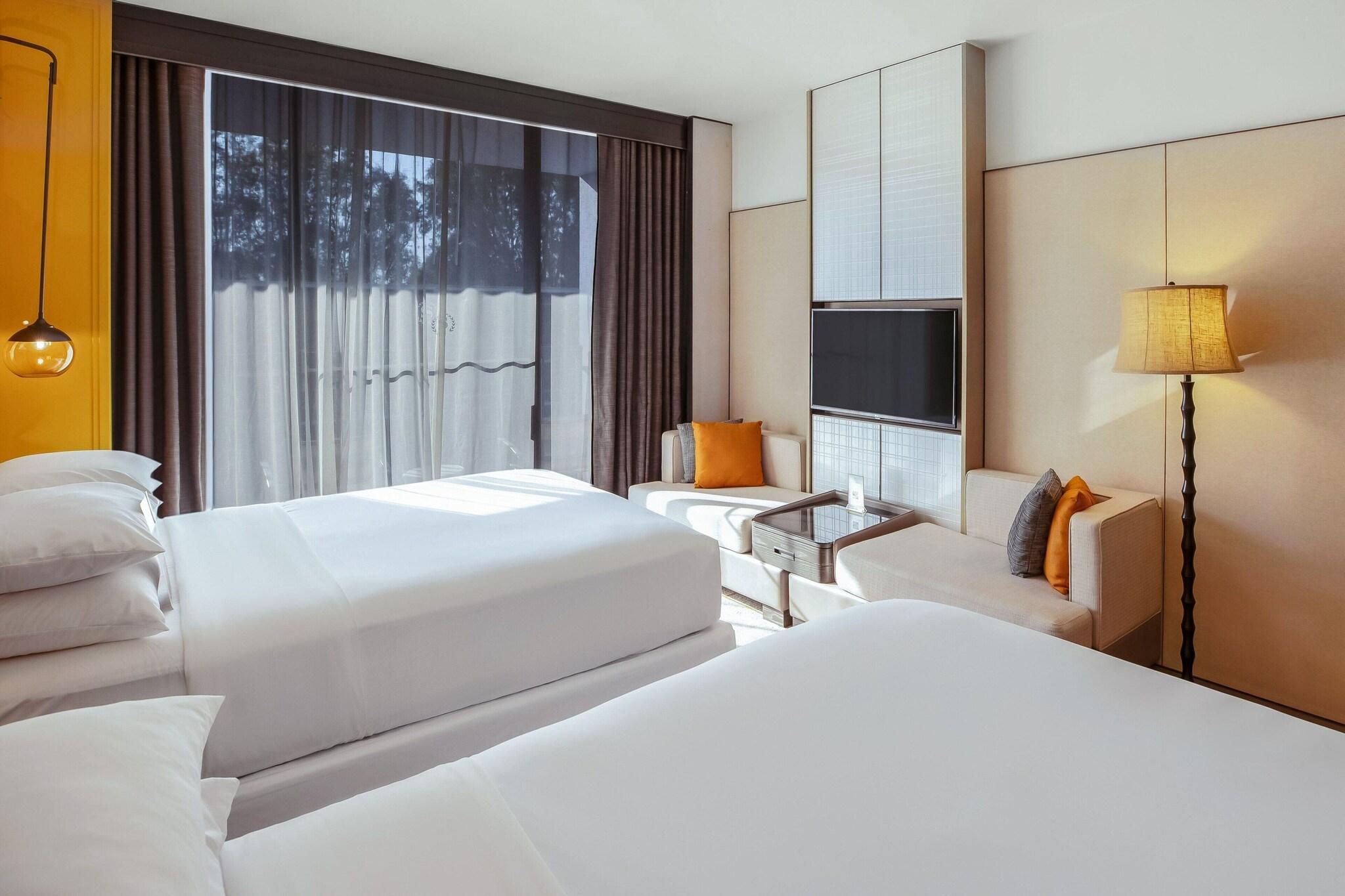 Quadruple Two Queen Beds Premium