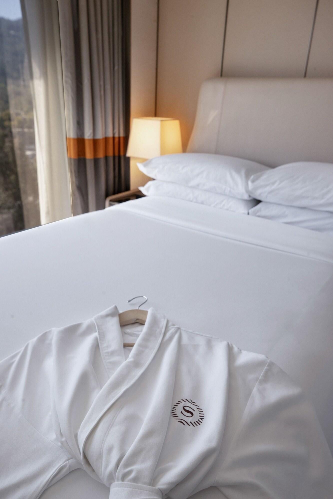 Junior Suite King Size Bed