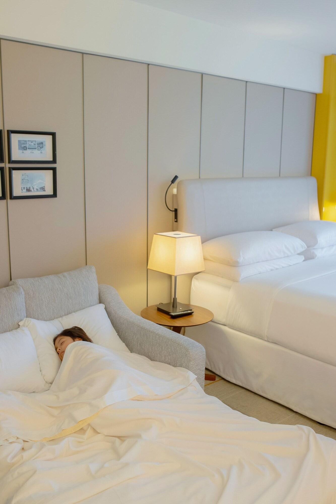 Family Room Accessible King Size Bed