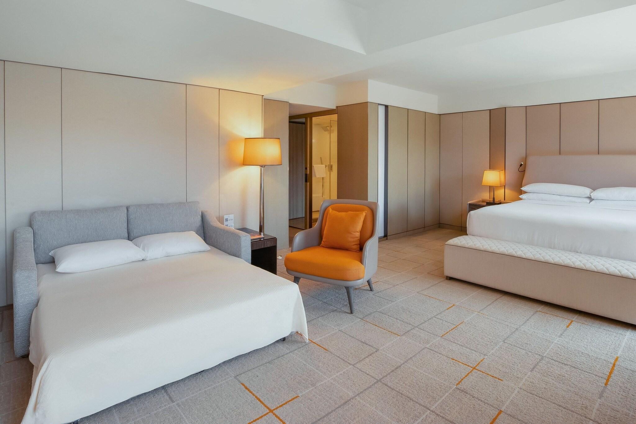 Suite King Size Bed