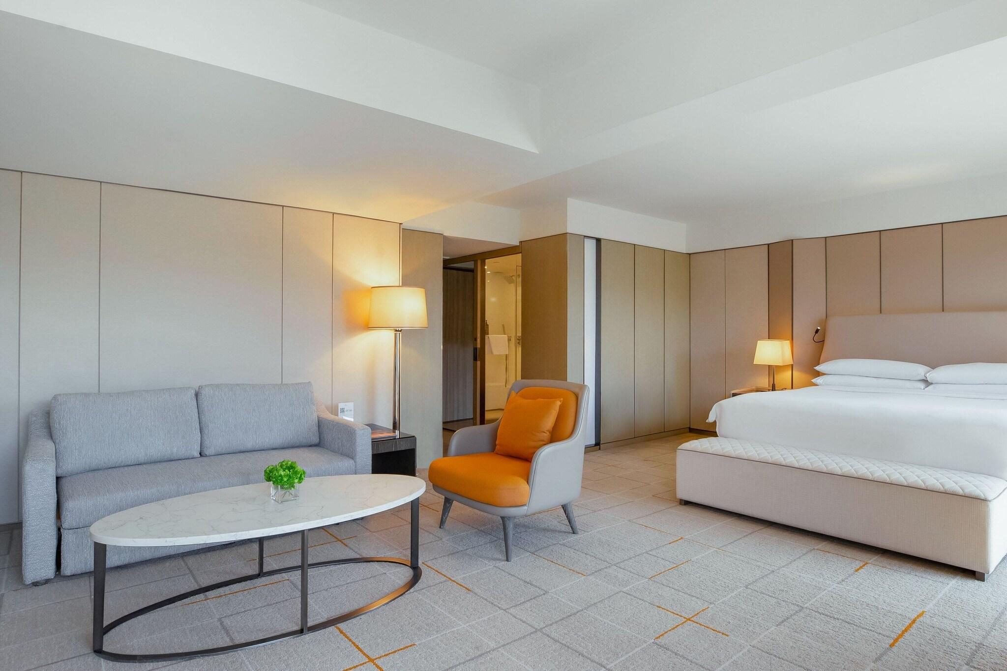 Suite King Size Bed