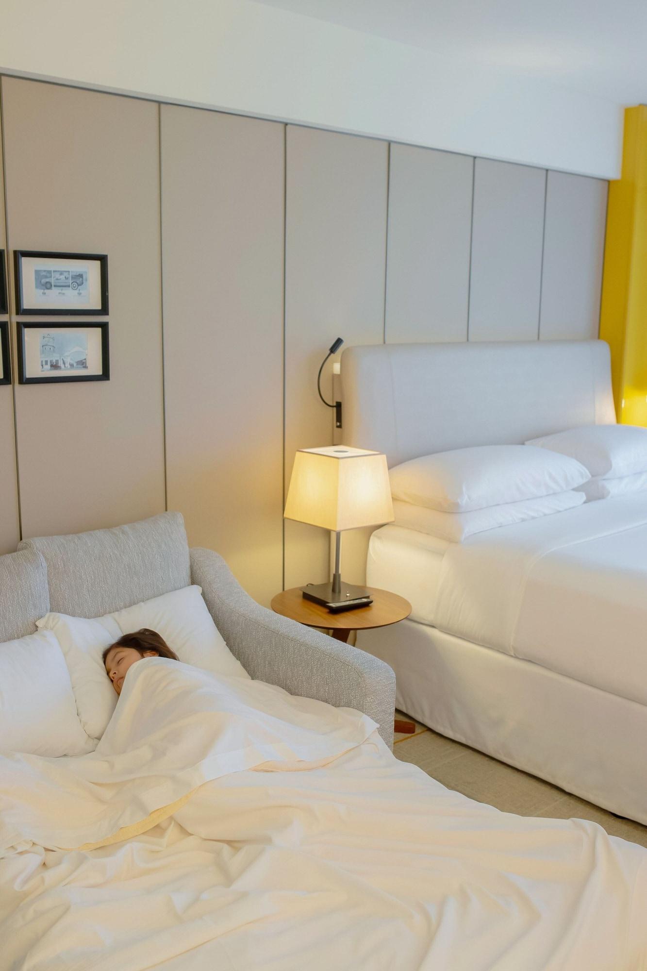 Family Room Accessible King Size Bed