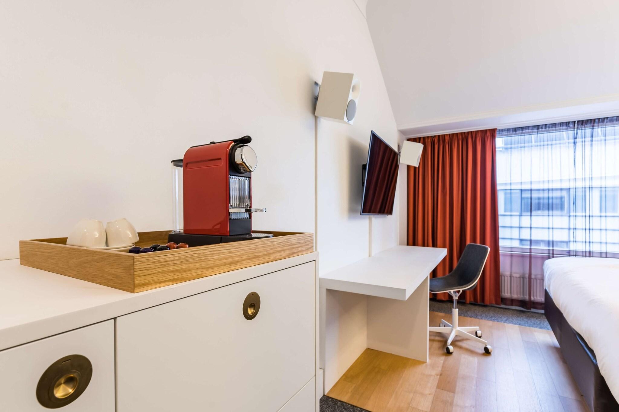 Double Business King Bed