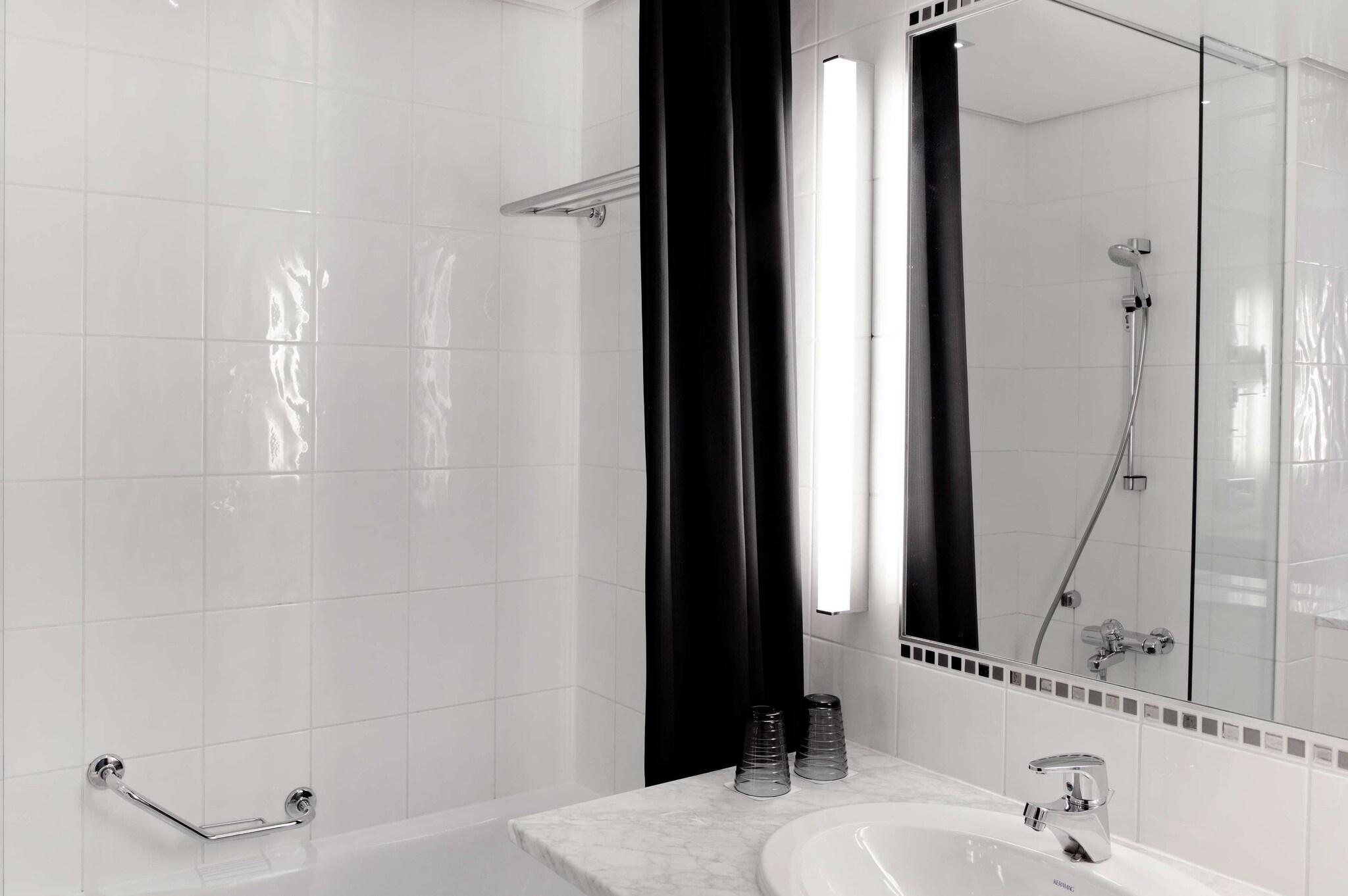 Junior Suite King Size Bed