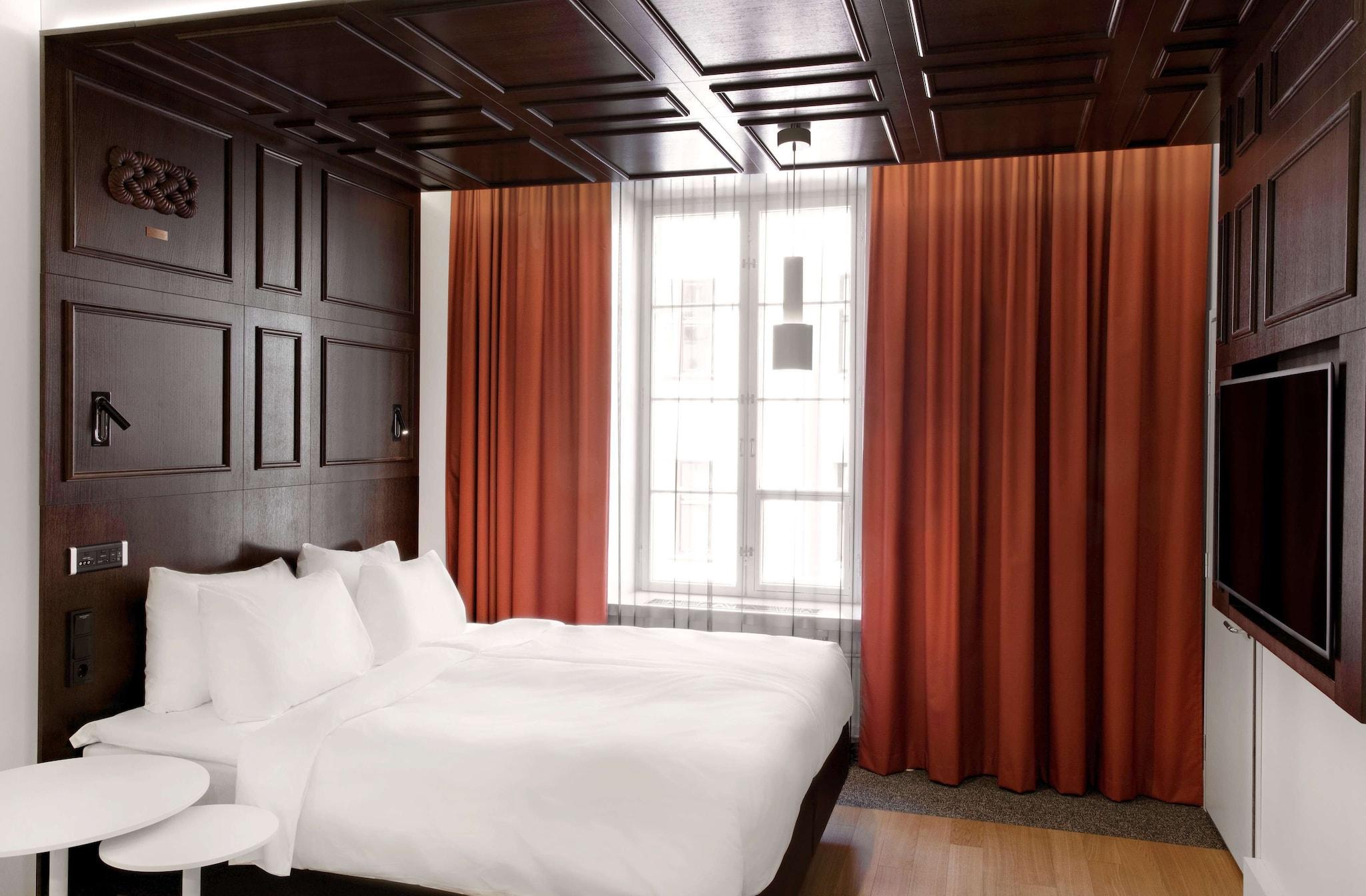 Double Business King Bed