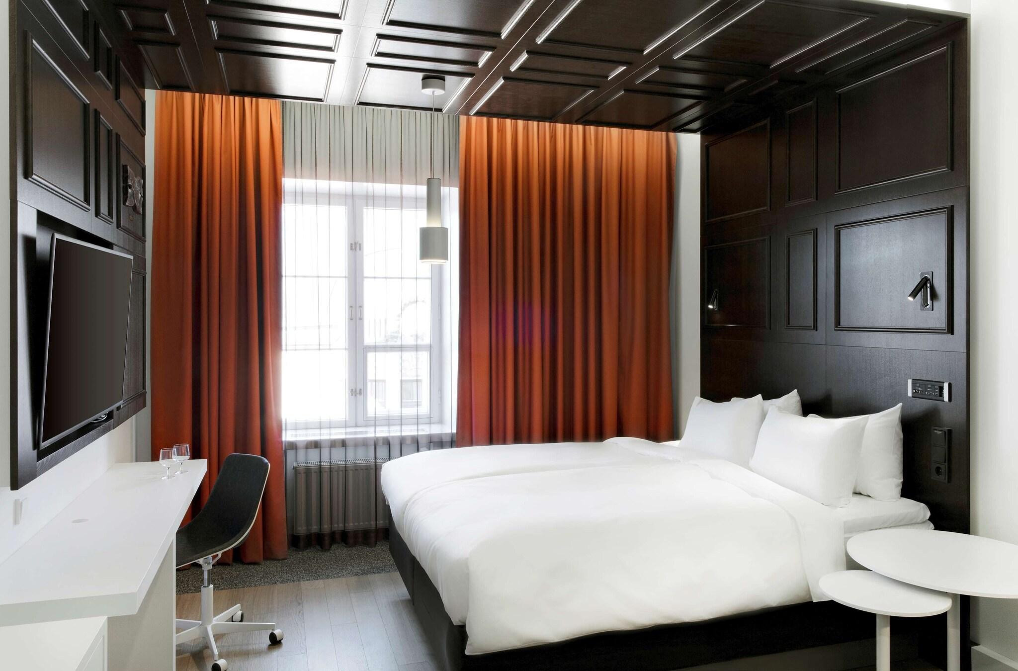 Double Queen Size Bed