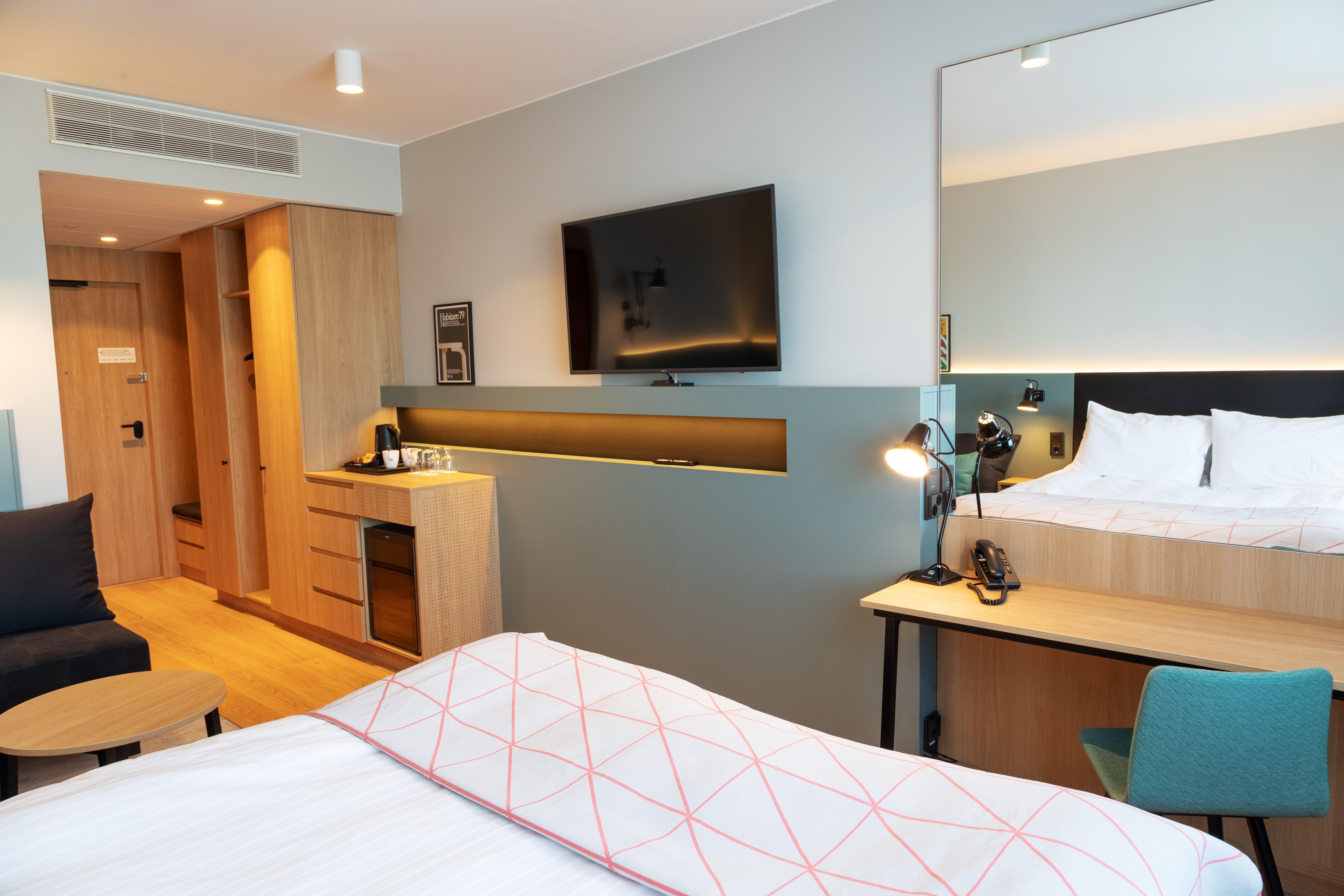 Double Queen Size Bed