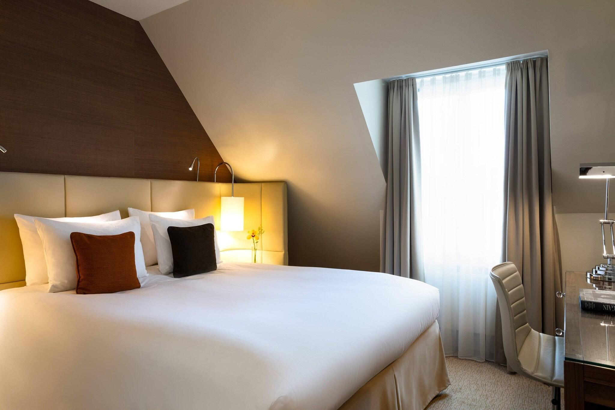 Double Queen Size Bed