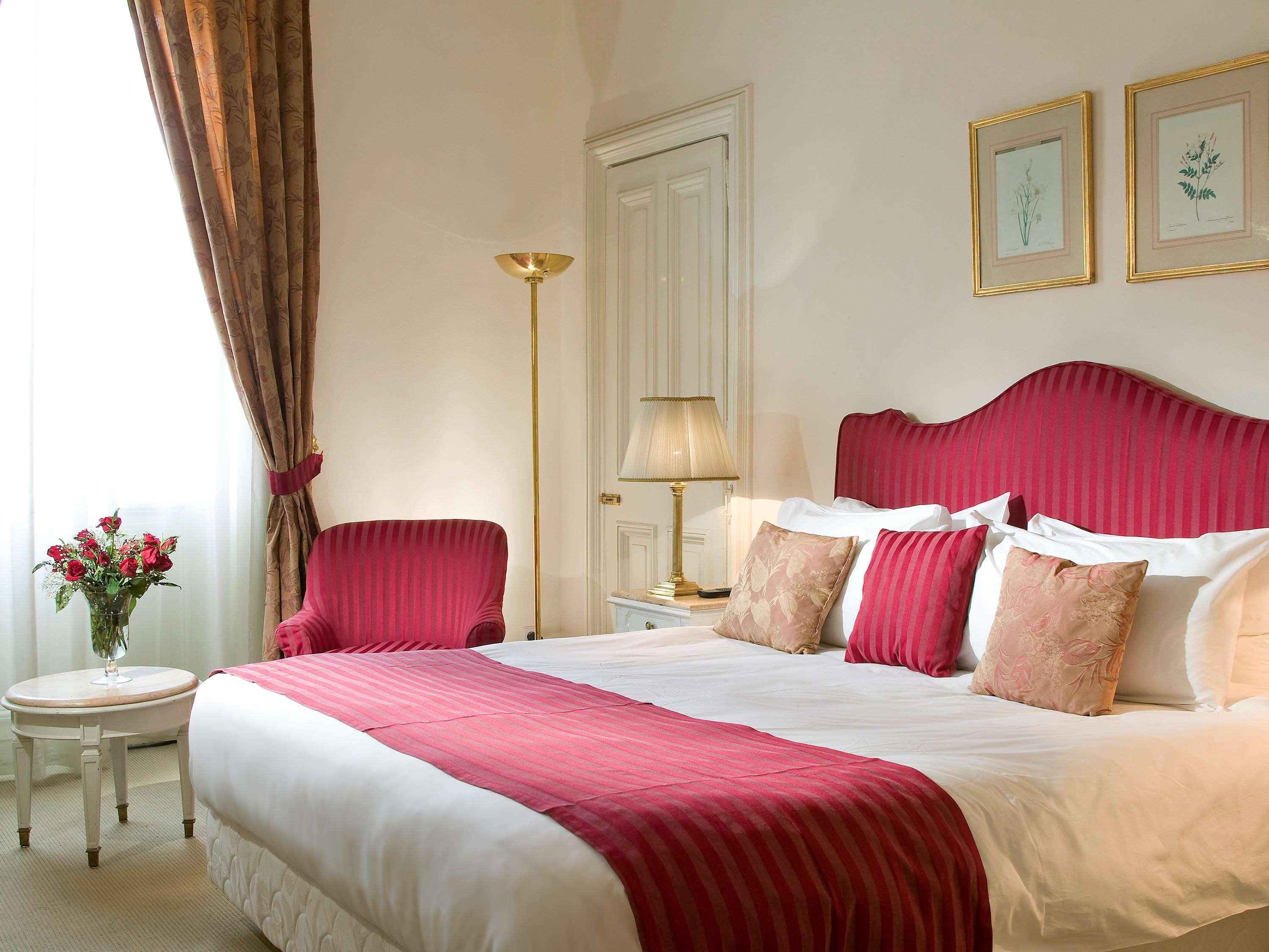 Double Classic Queen Bed