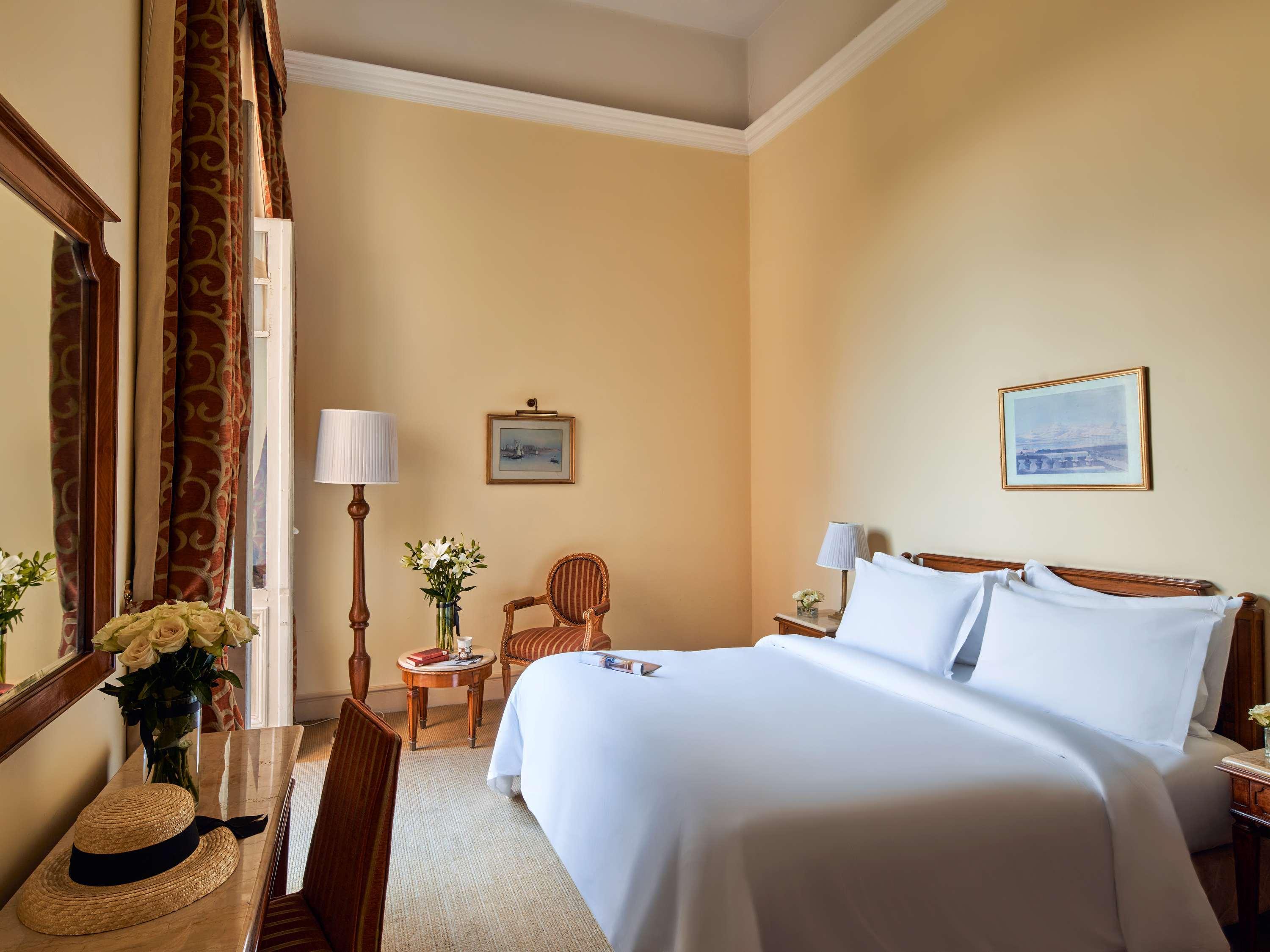 Double Classic Queen Bed