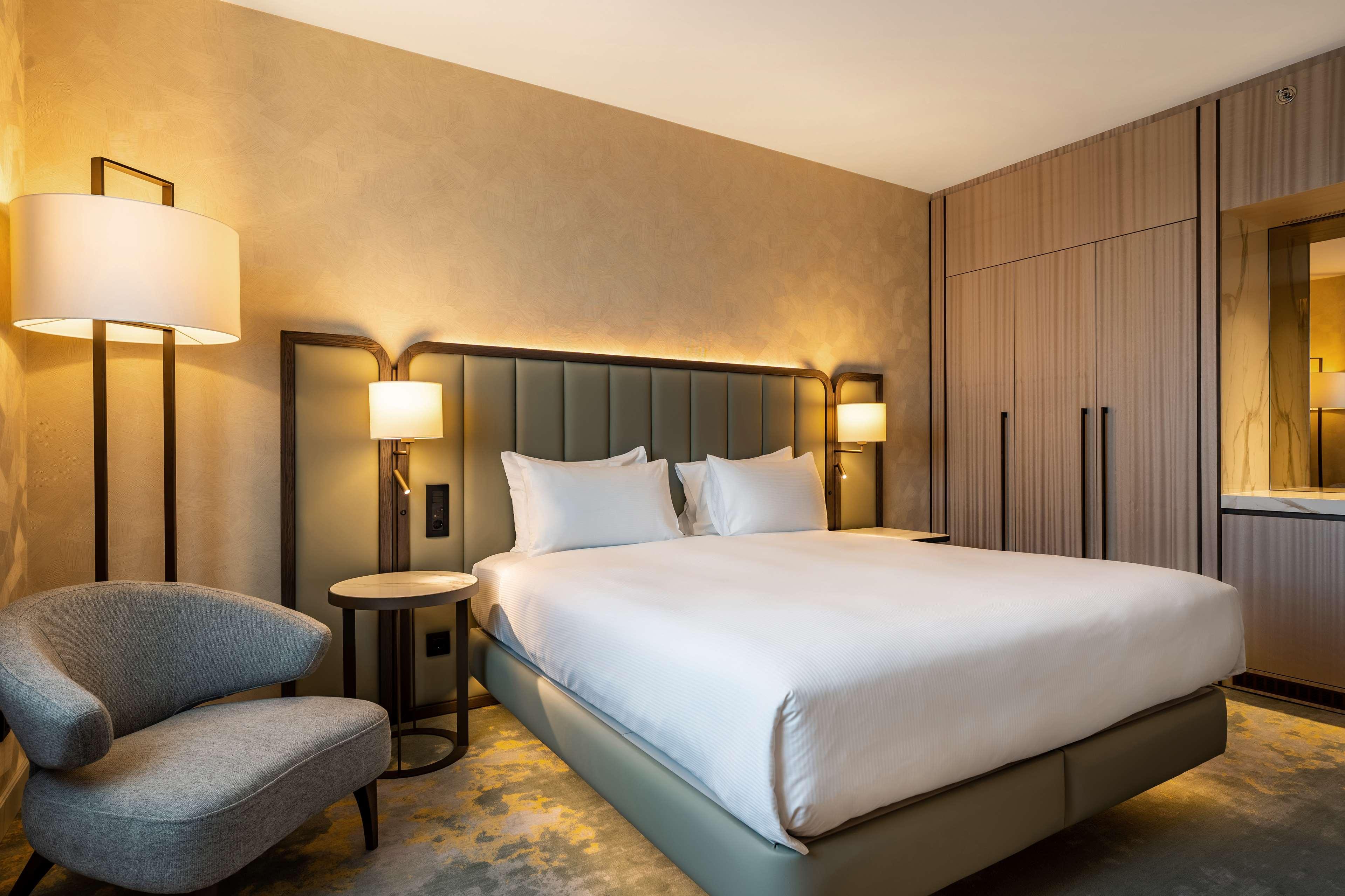 Double Deluxe King Bed