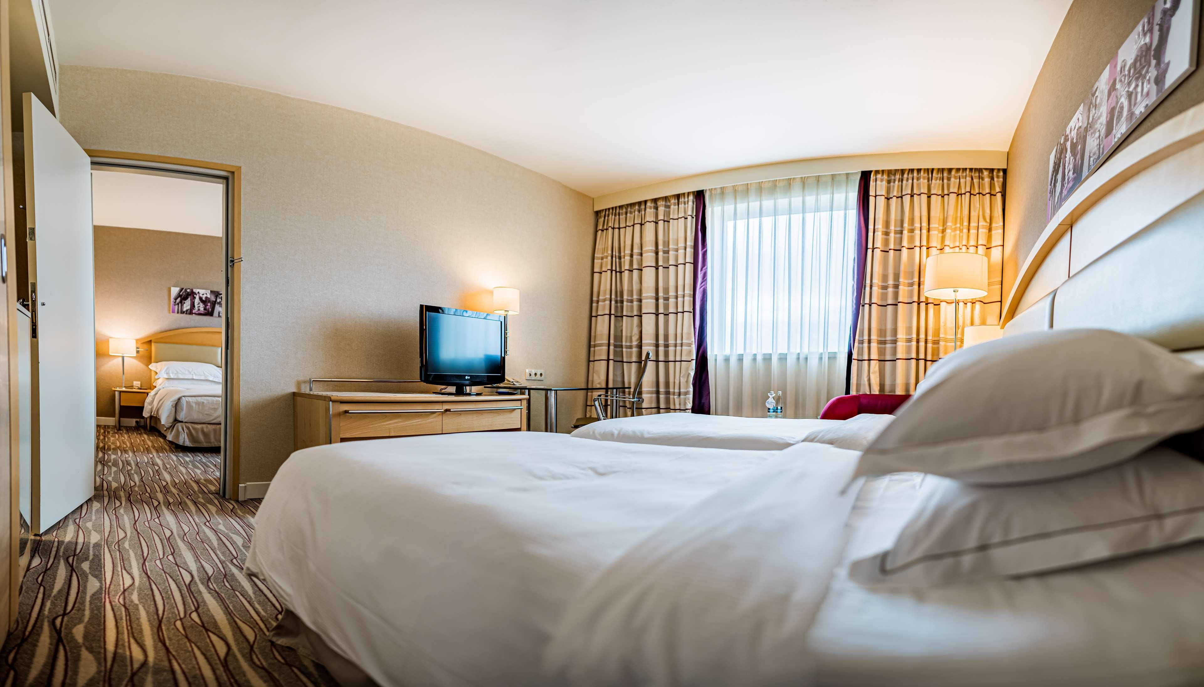 Family Room Connecting Room