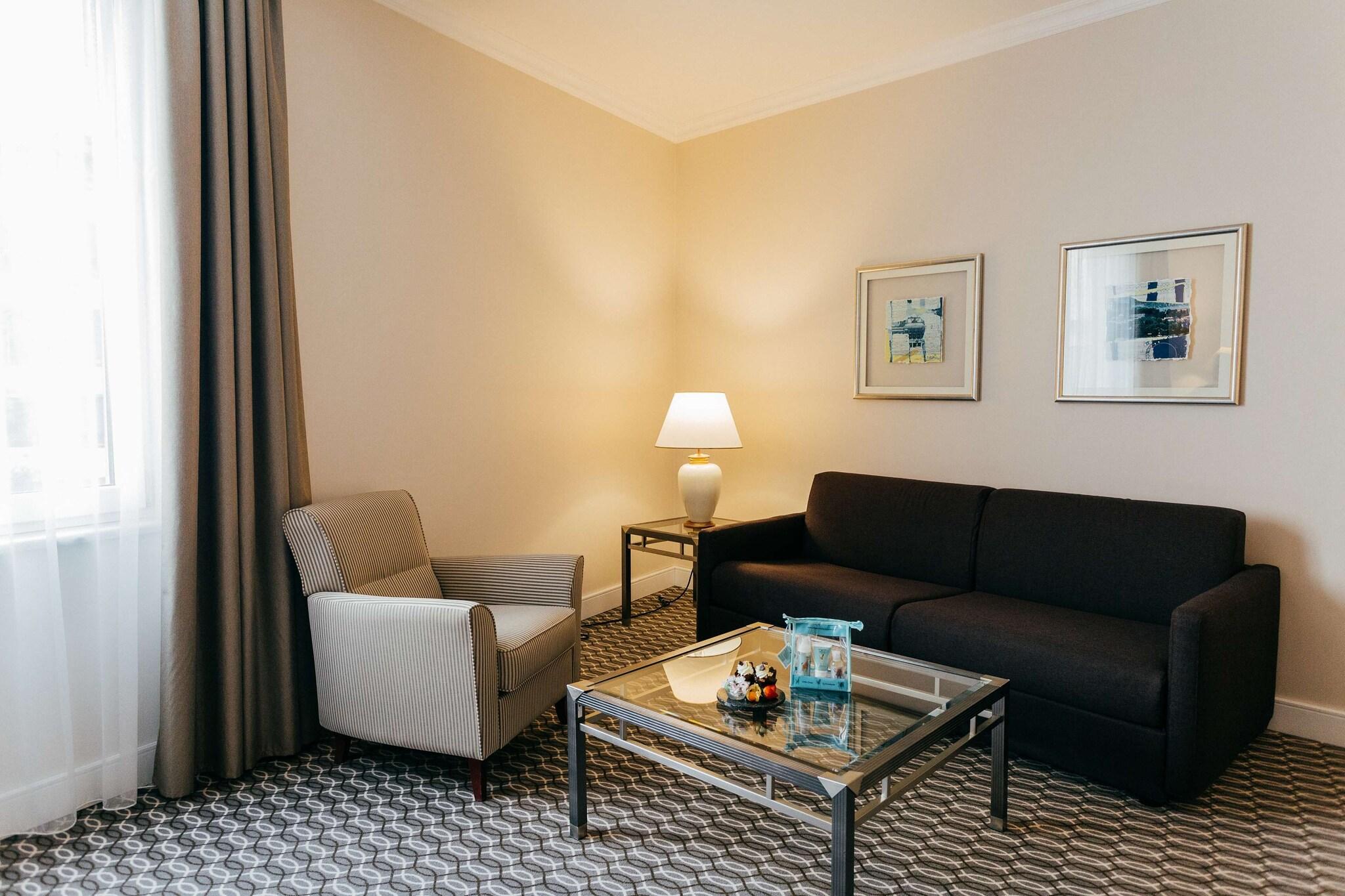 Family Room Queen Size Bed