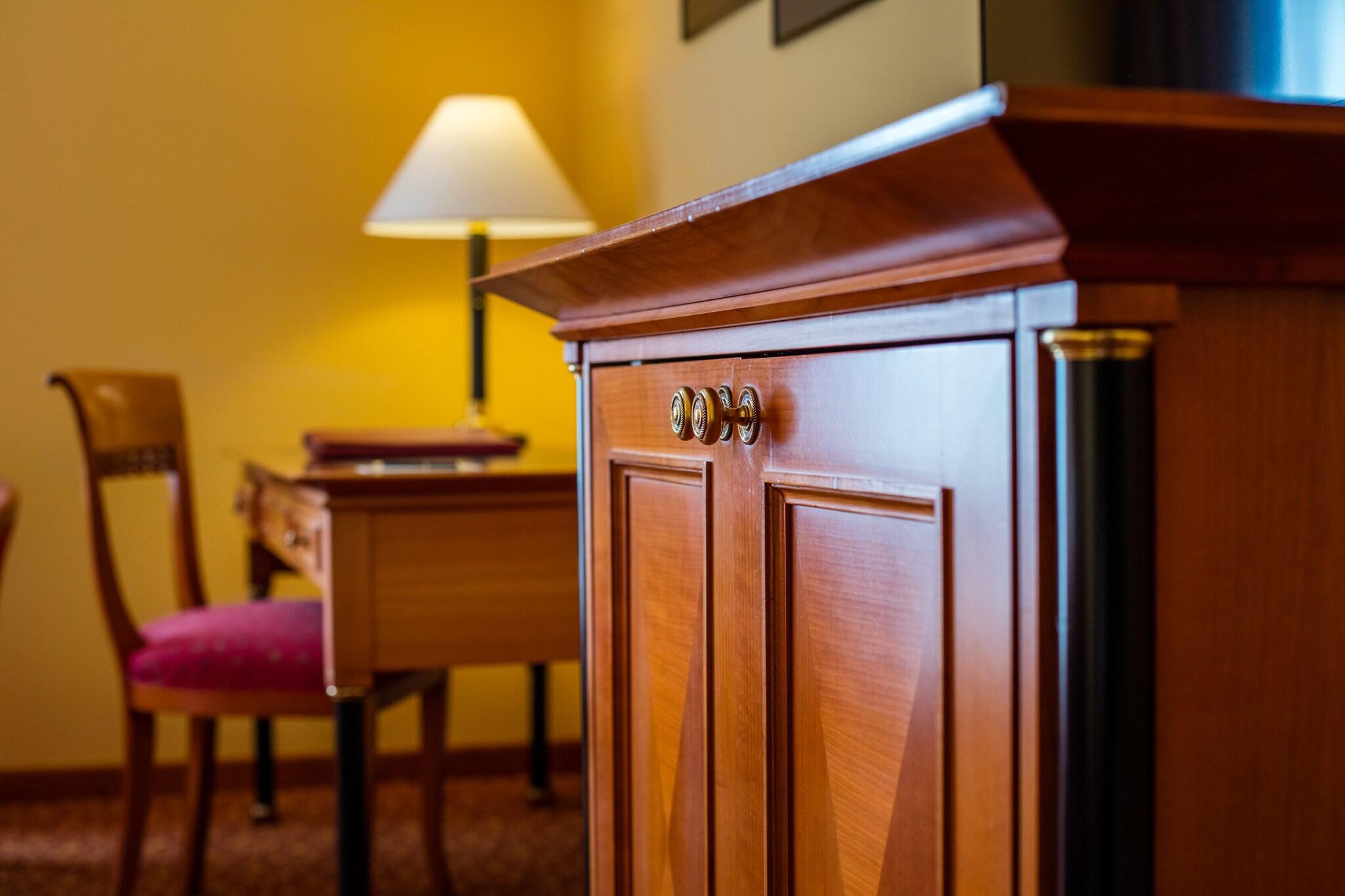 Double Queen Size Bed