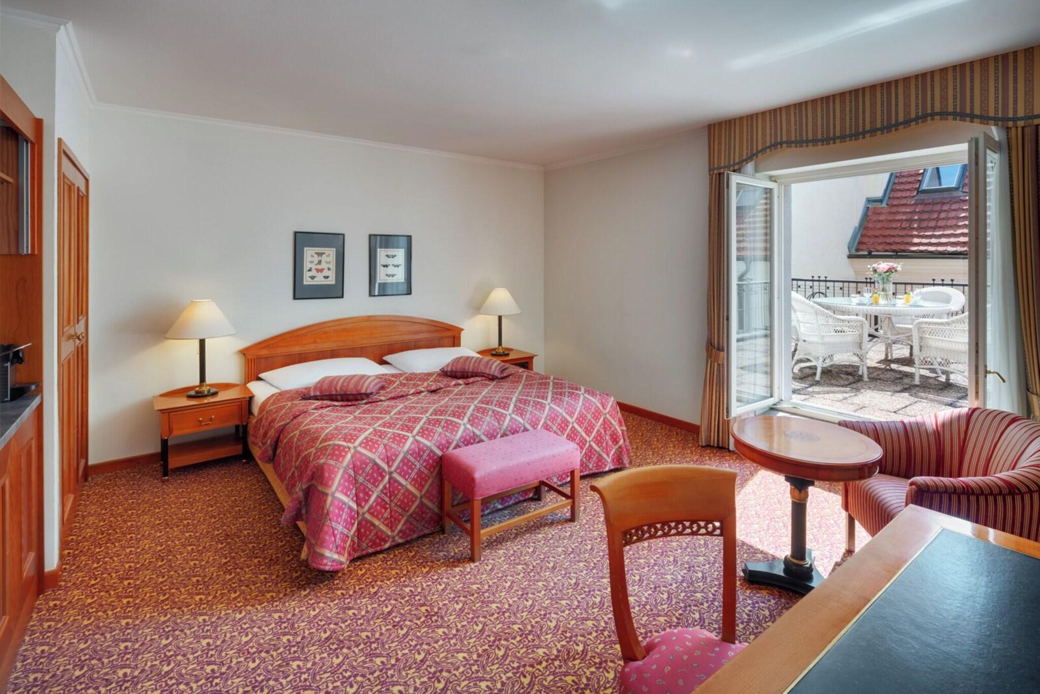 Double Queen Size Bed