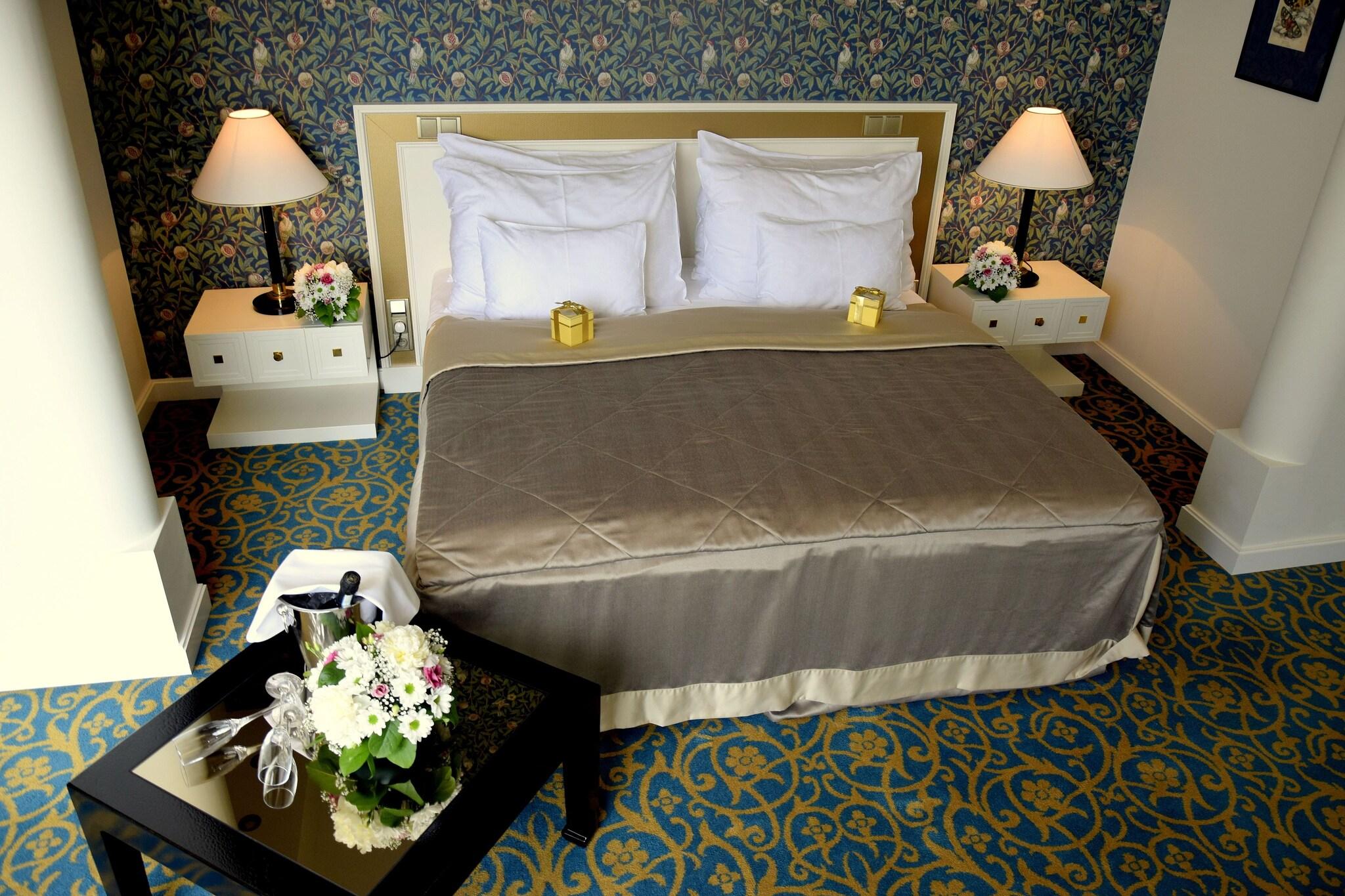 Suite Queen Size Bed