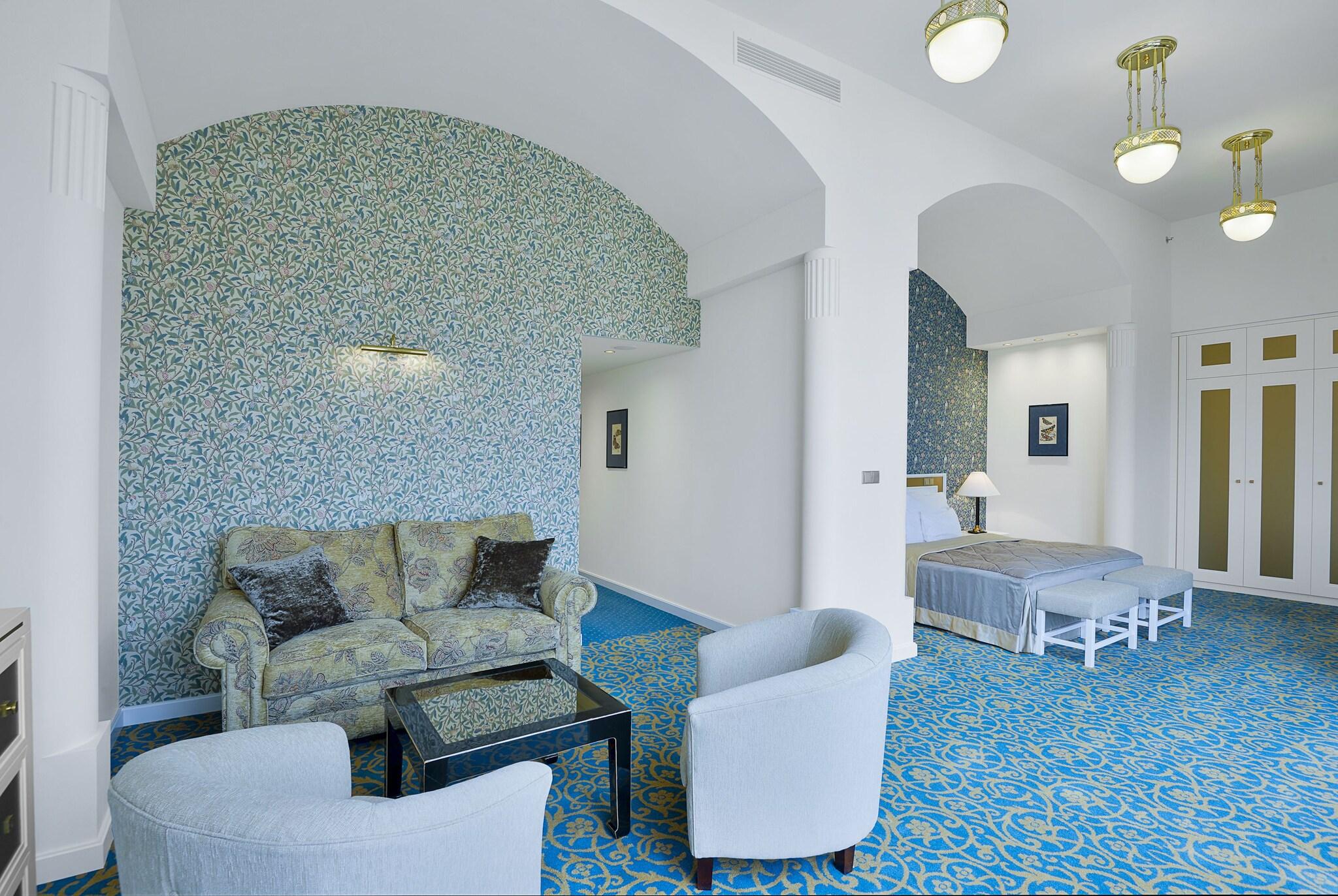 Suite Queen Size Bed