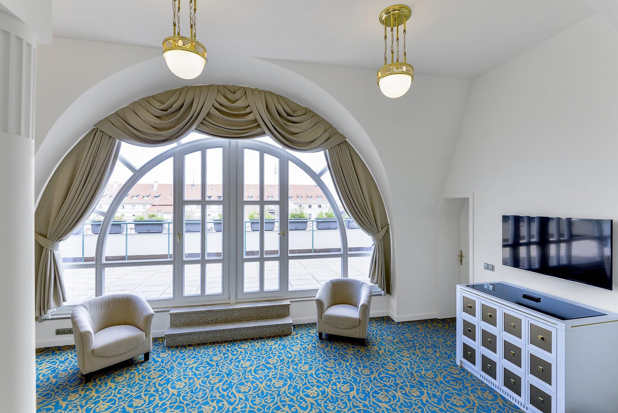 Suite Queen Size Bed