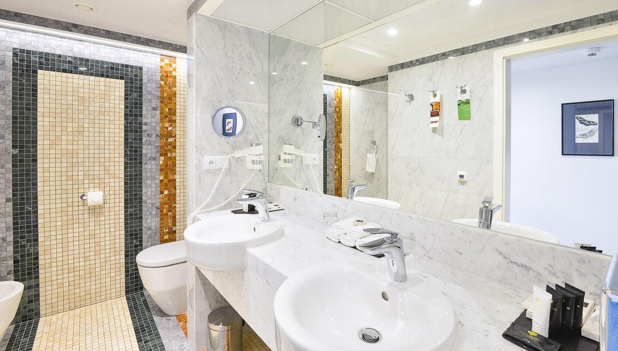 Suite Queen Size Bed