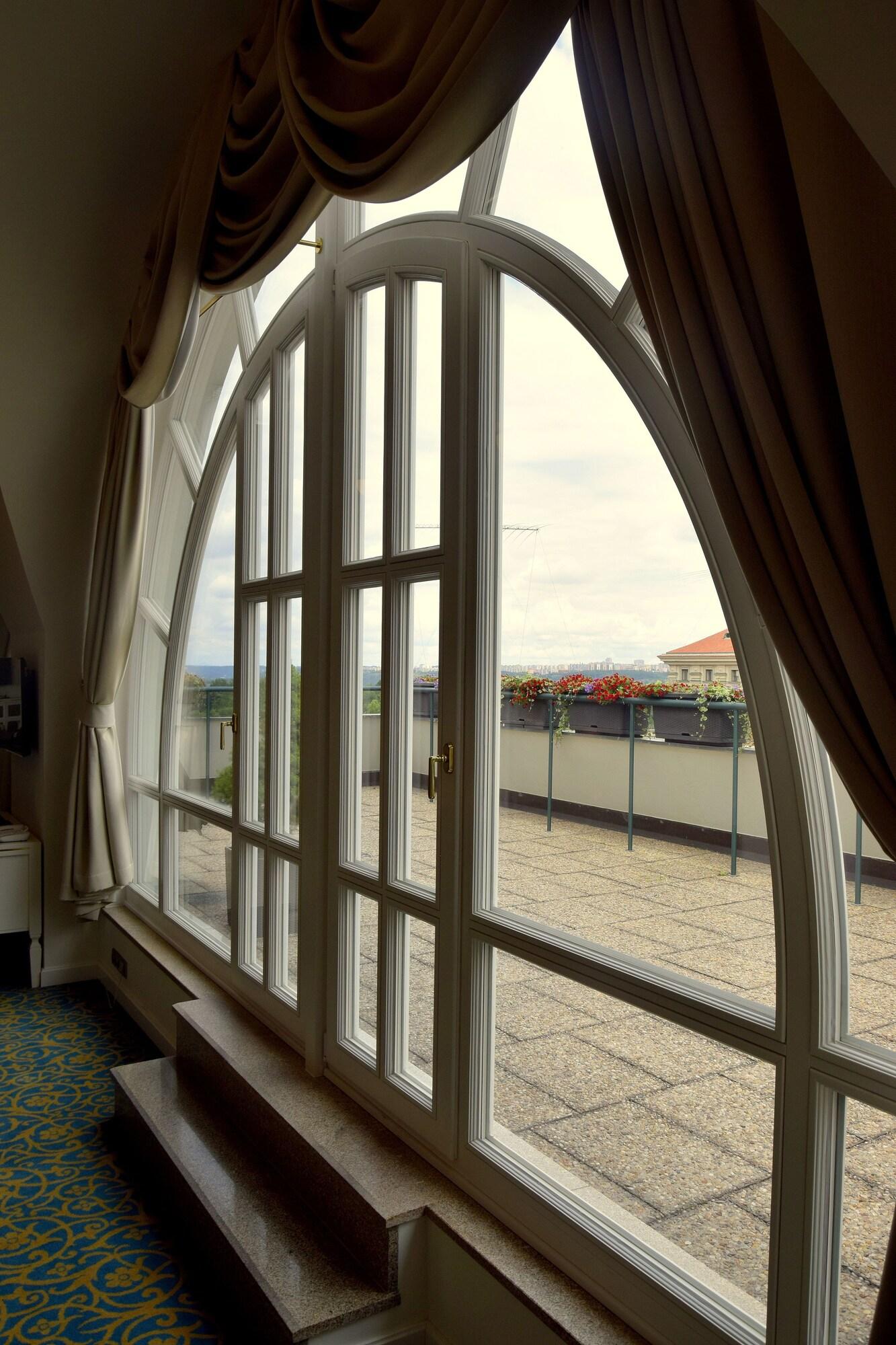 Suite Queen Size Bed