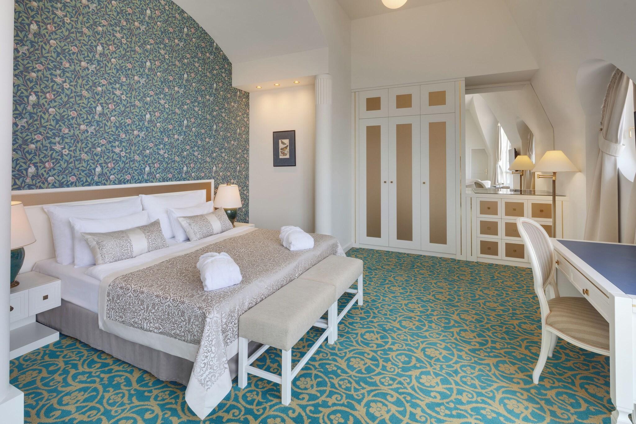 Suite Queen Size Bed