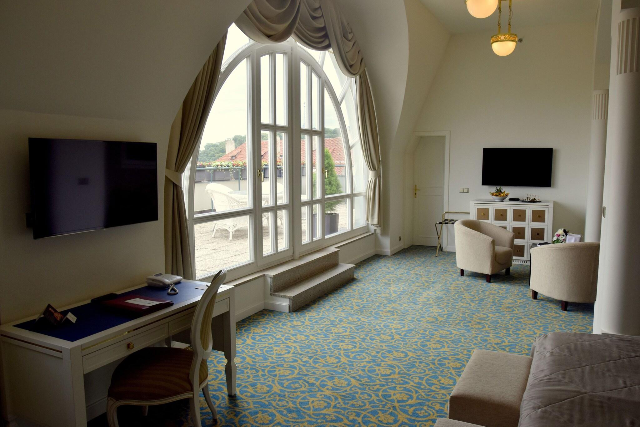 Suite Queen Size Bed