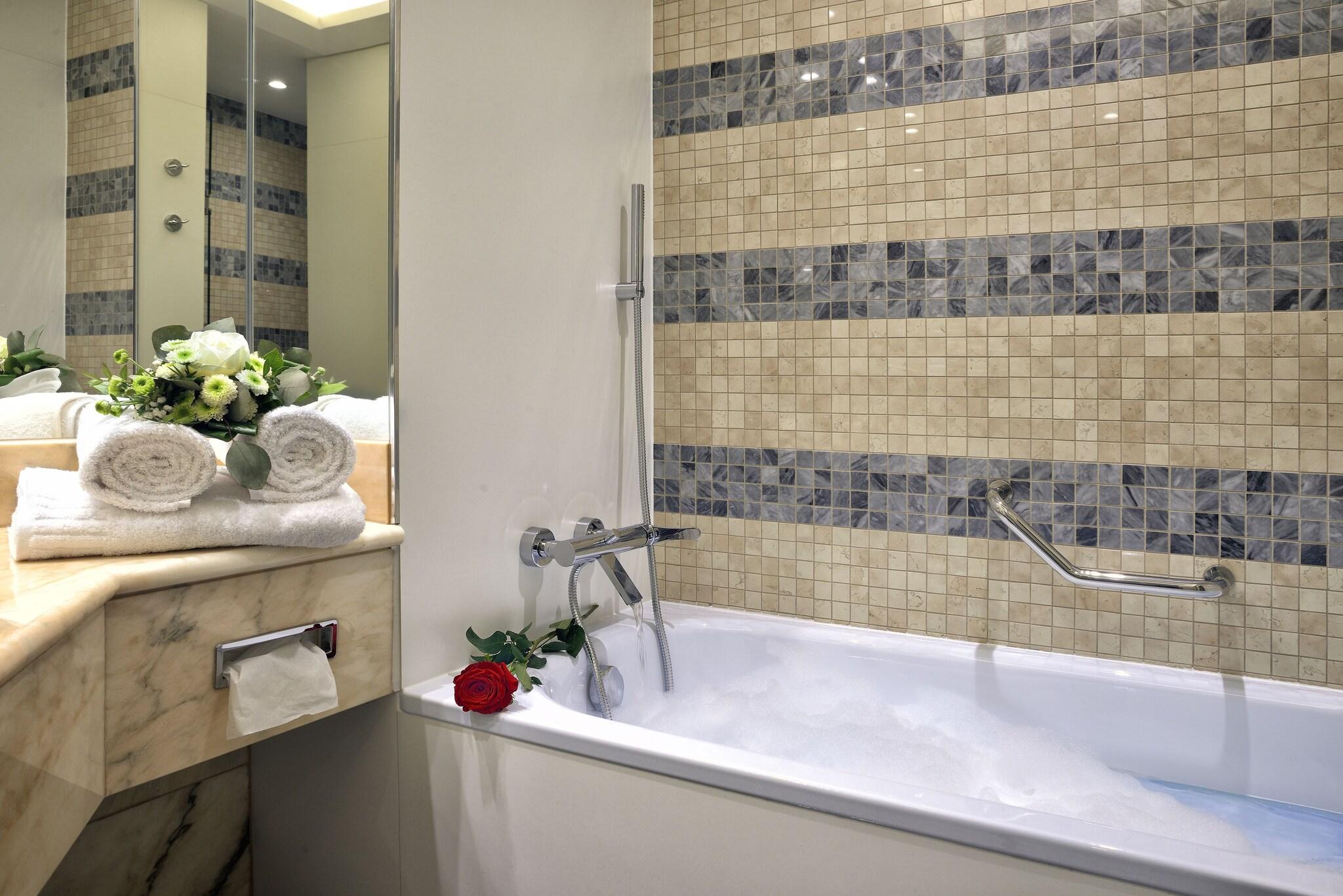 Junior Suite King Size Bed