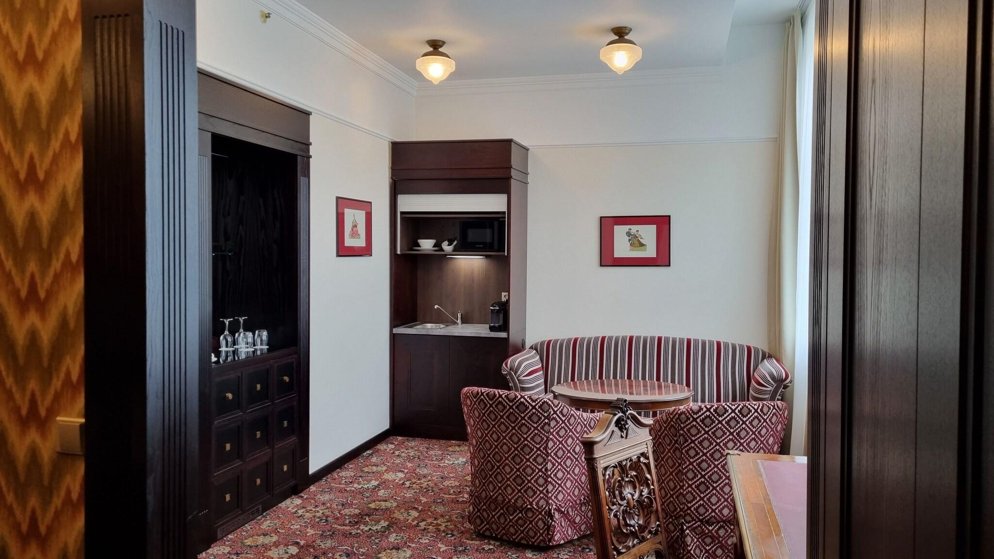 Junior Suite King Size Bed