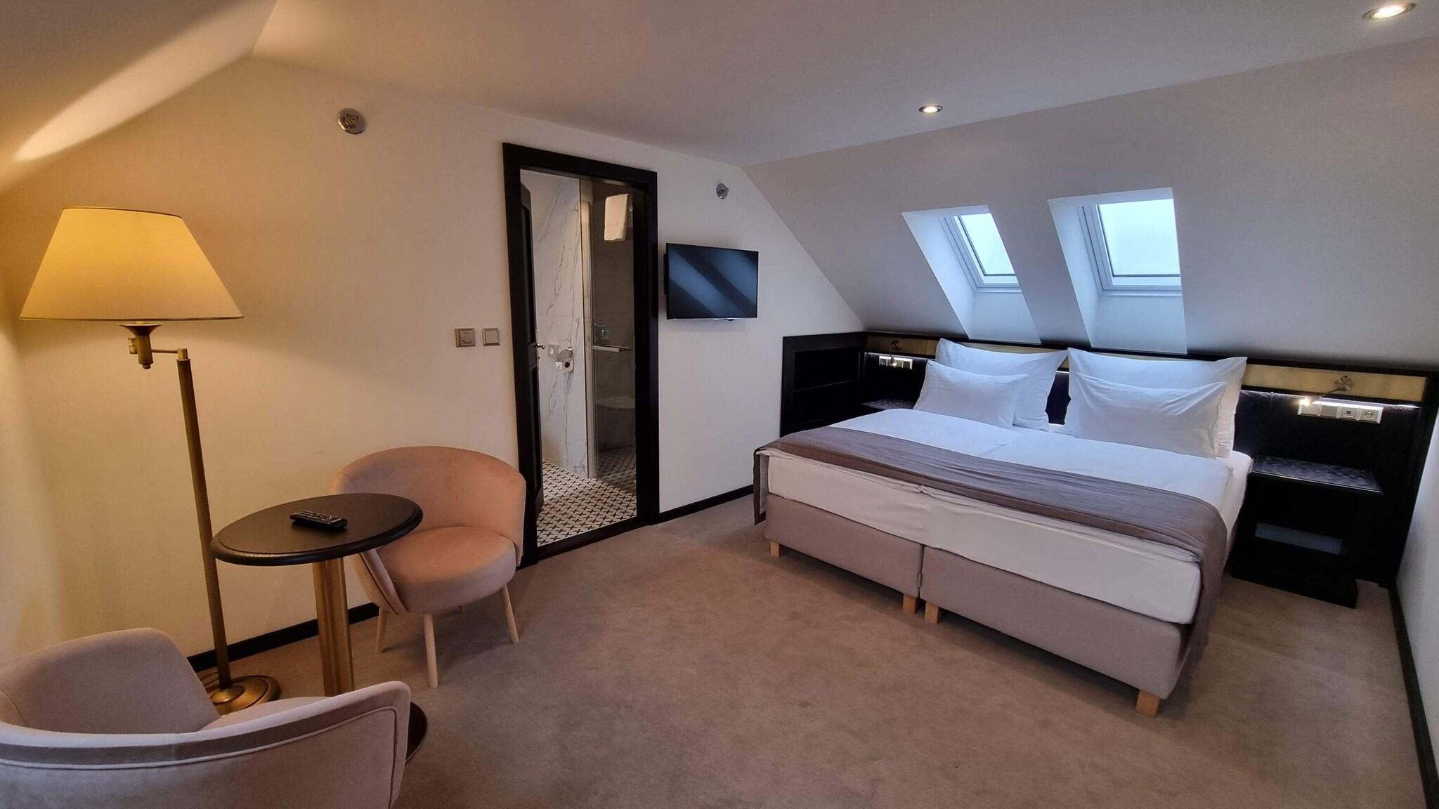 Double Queen Size Bed