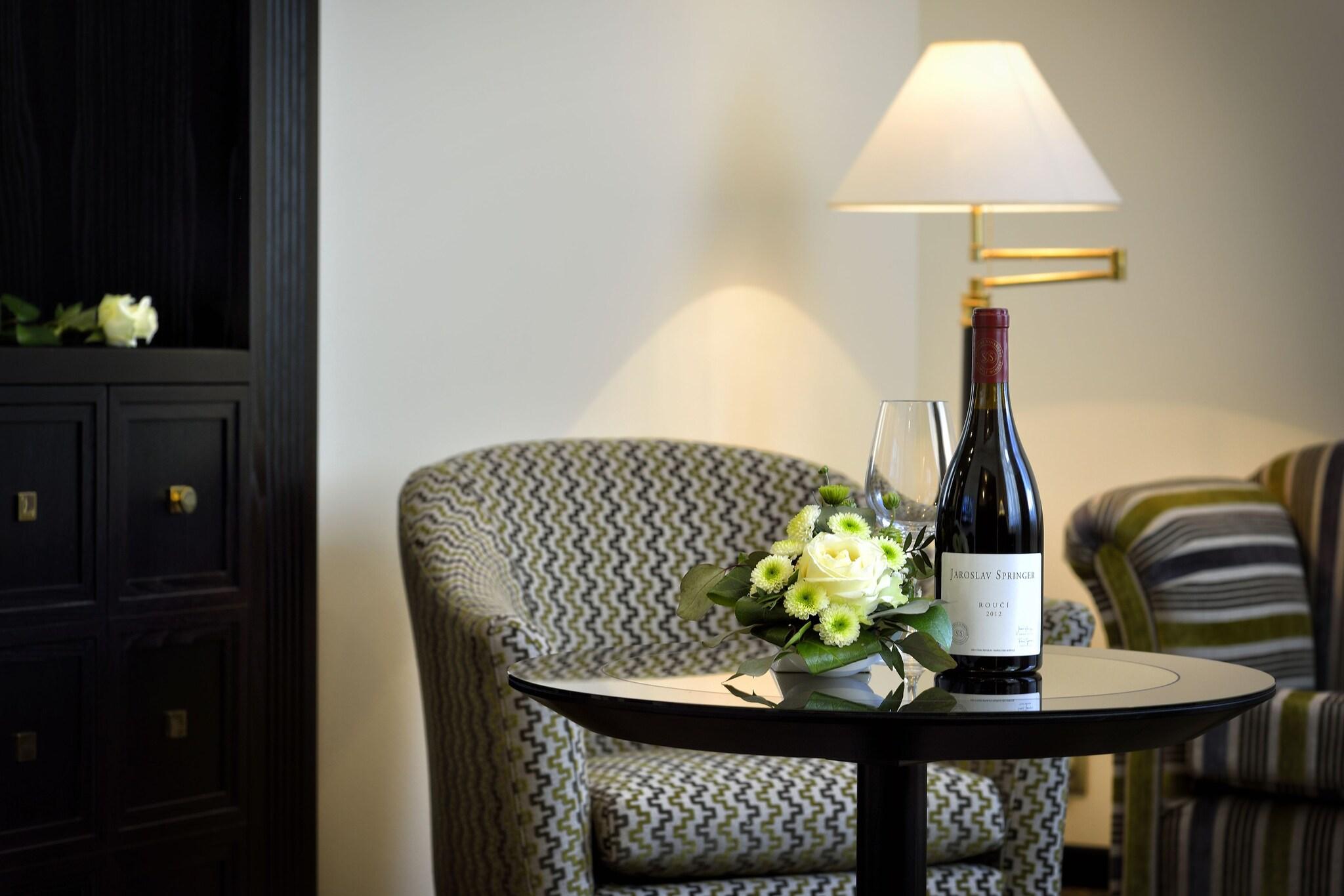 Junior Suite King Size Bed