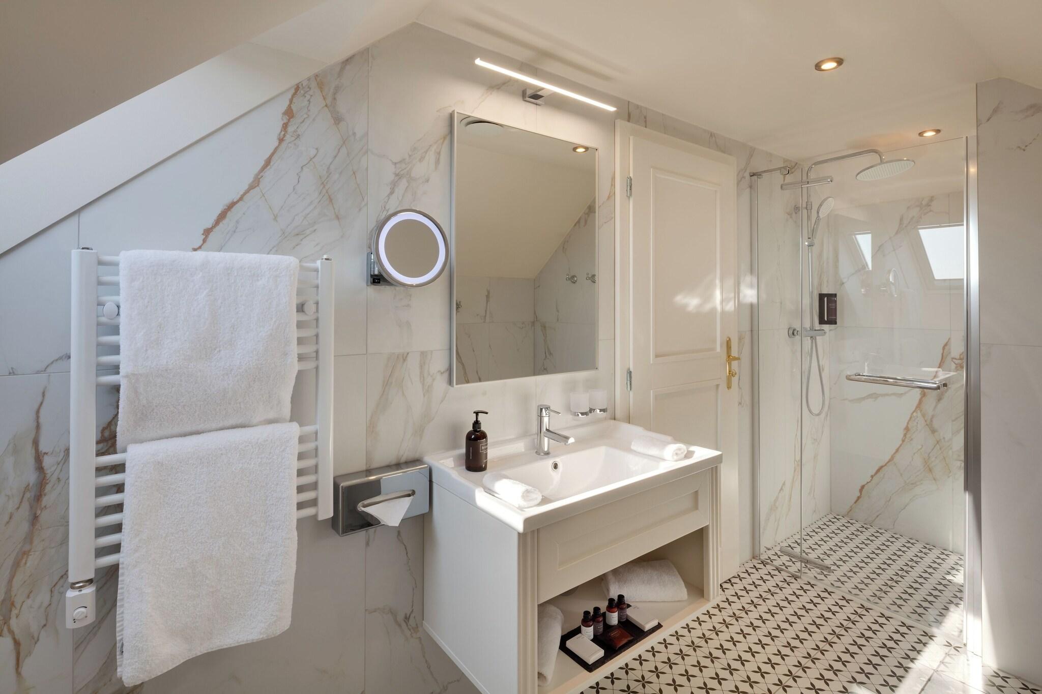 Double Queen Size Bed