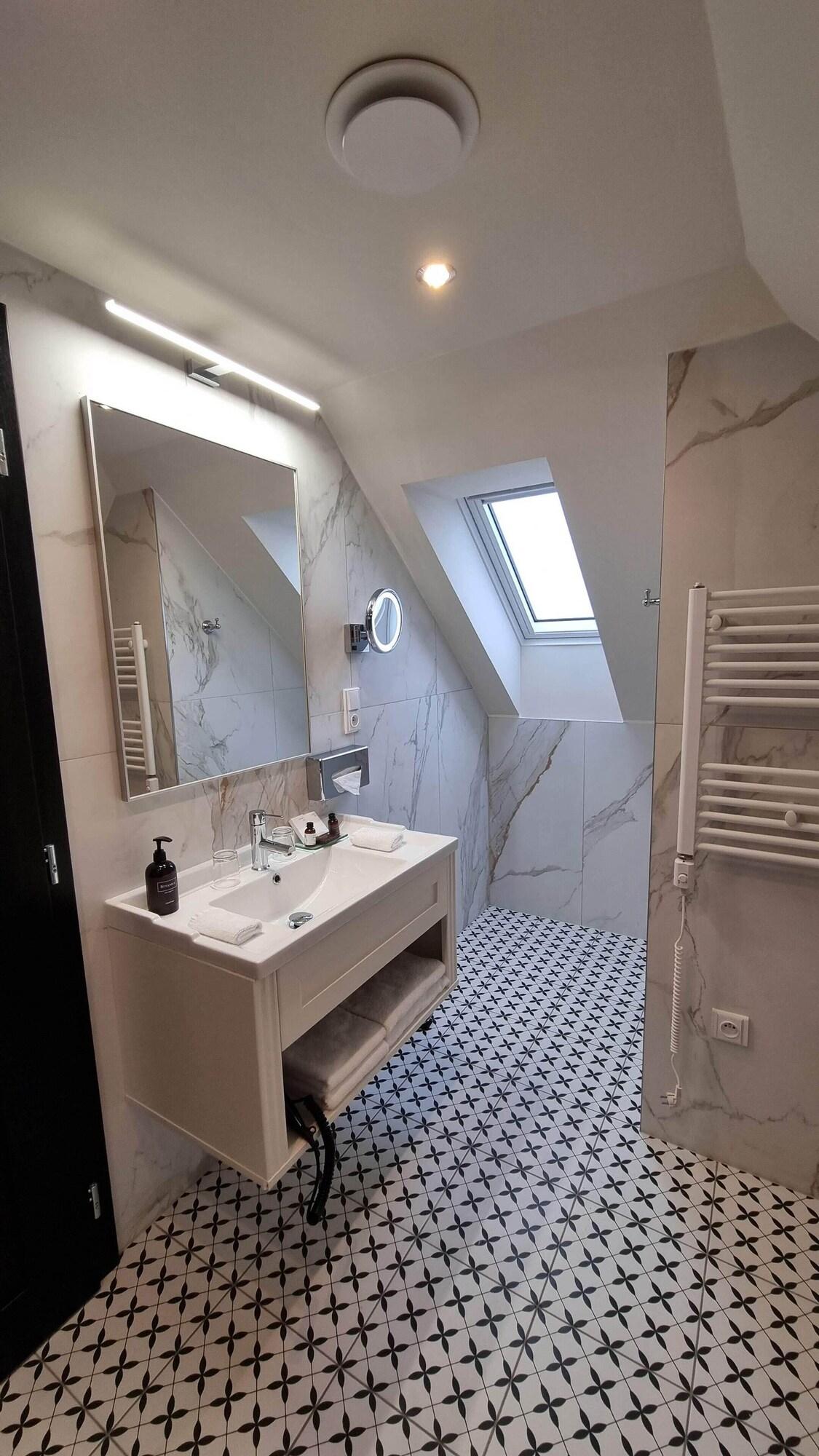 Double Queen Size Bed