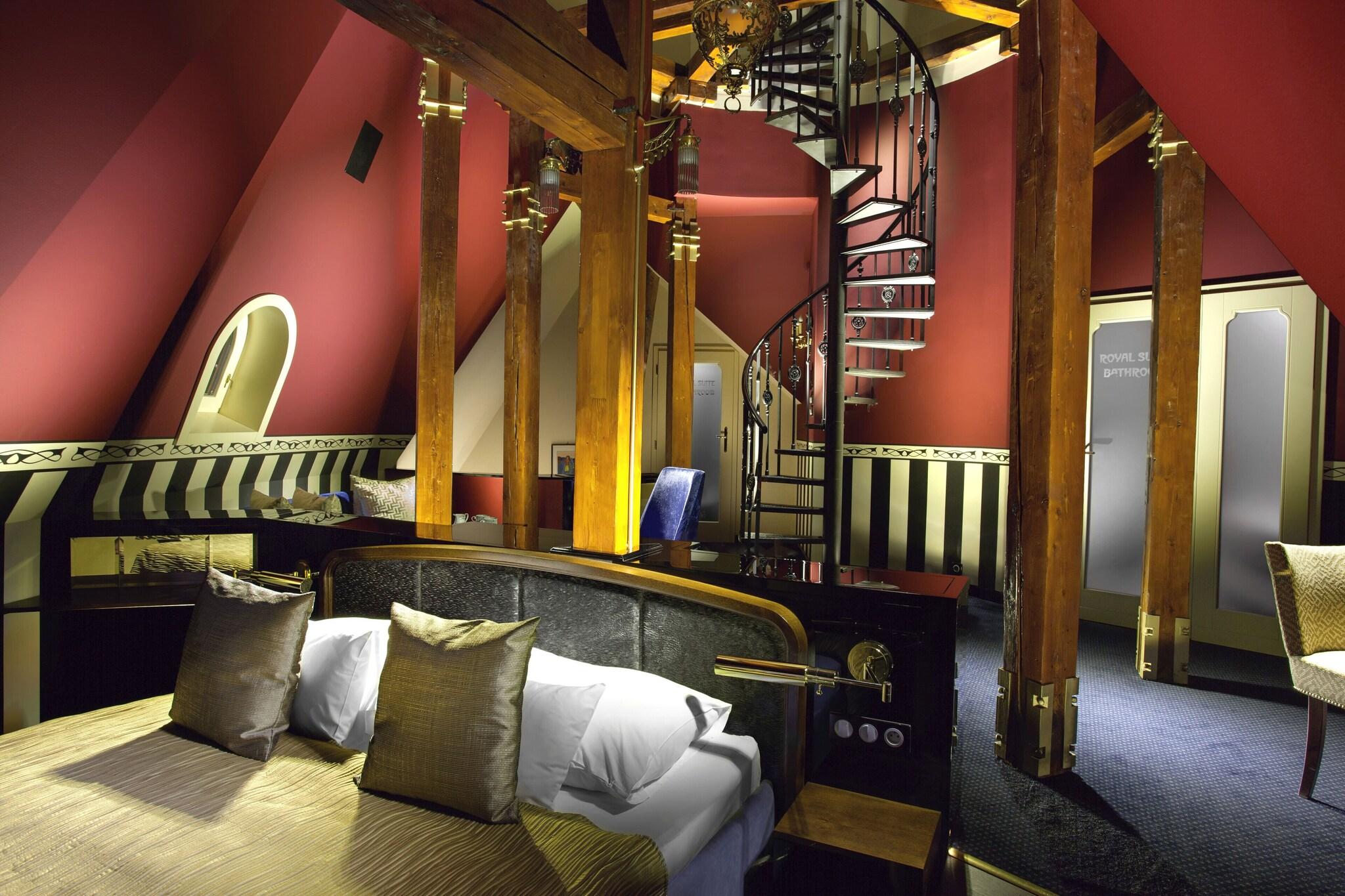 Suite King Size Bed