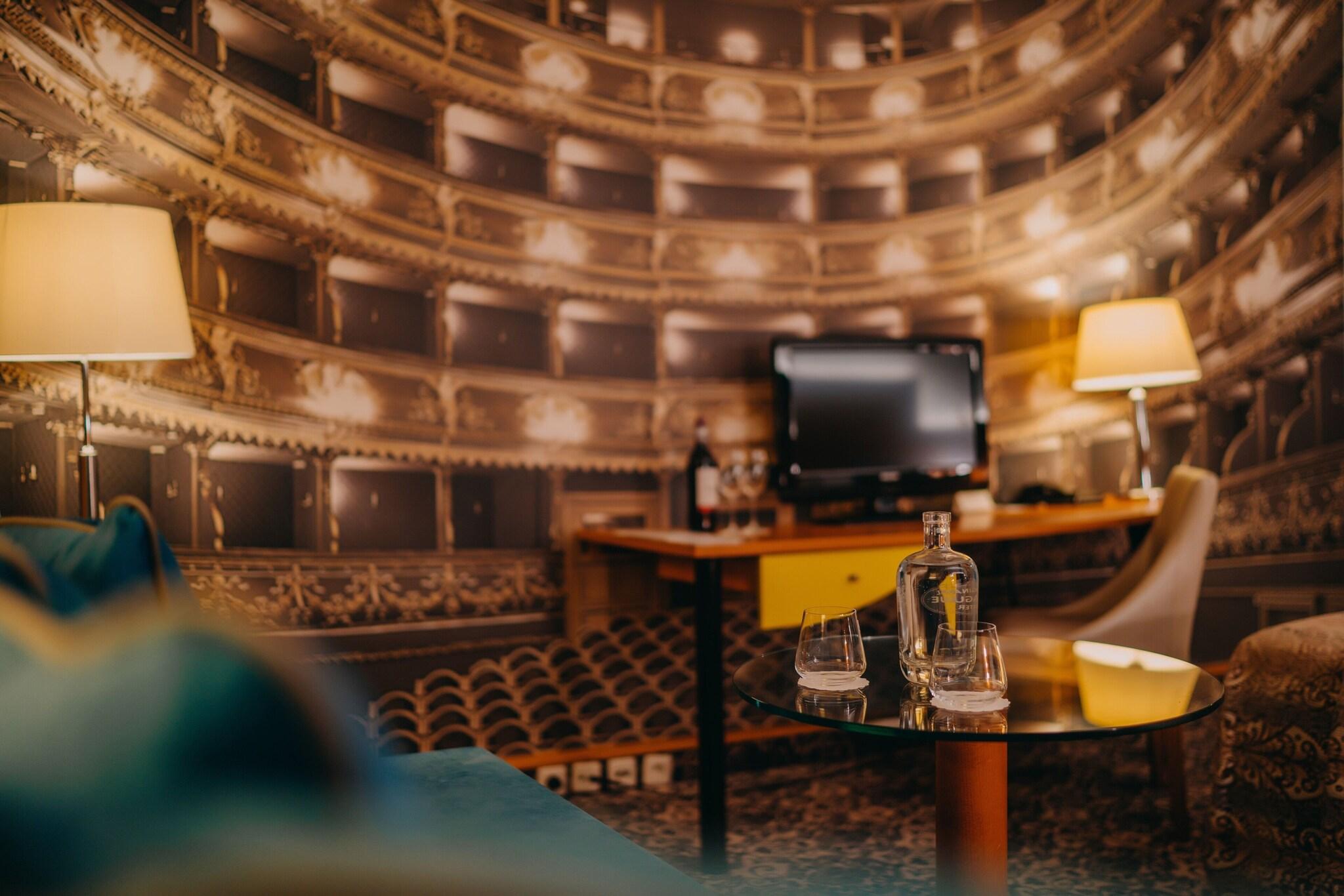 Junior Suite Club King Bed