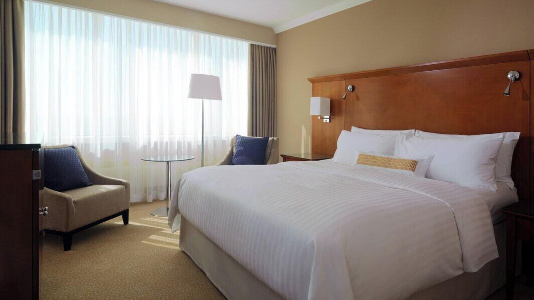 Suite Business King Bed