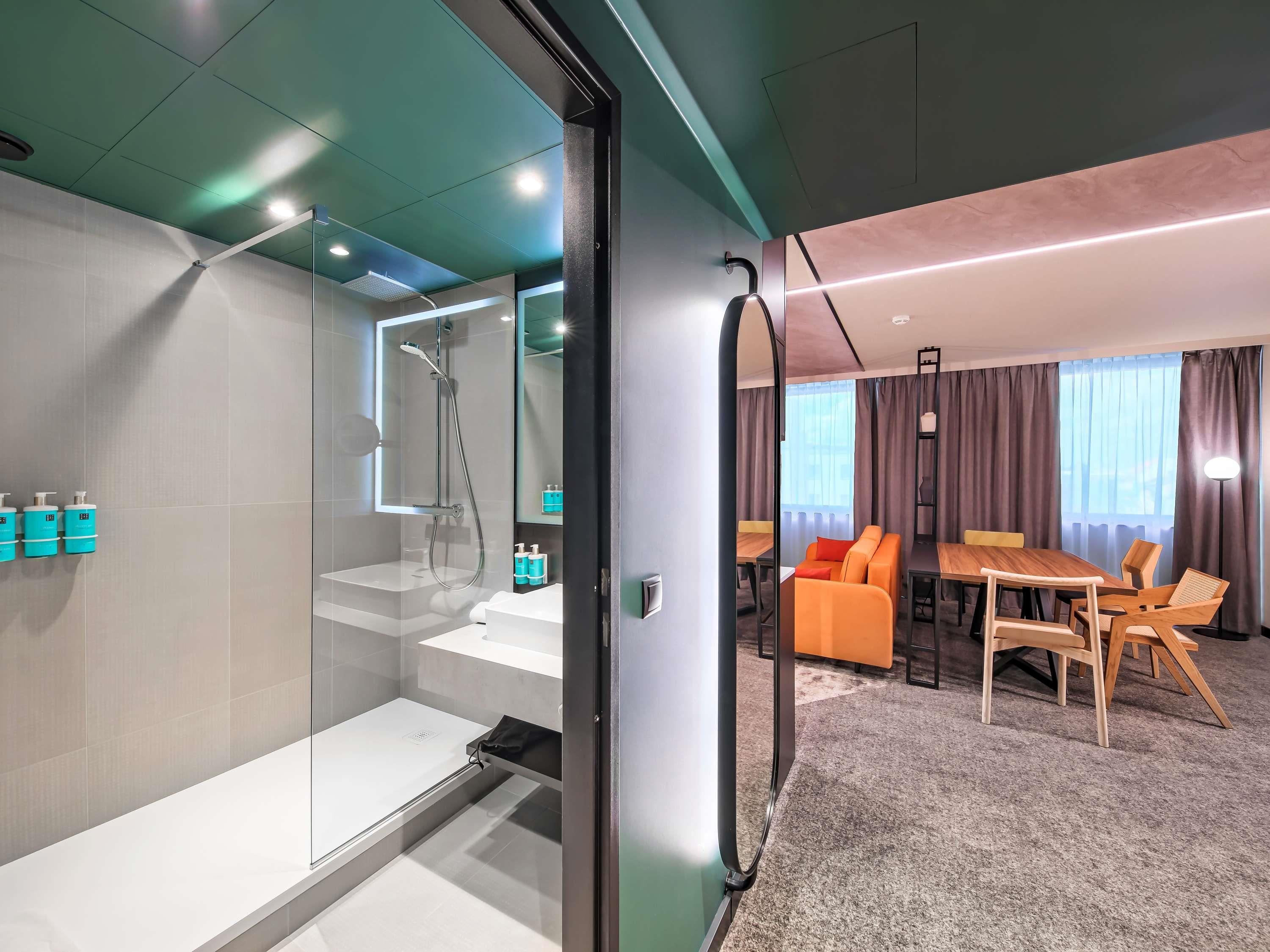 Junior Suite Queen Size Bed