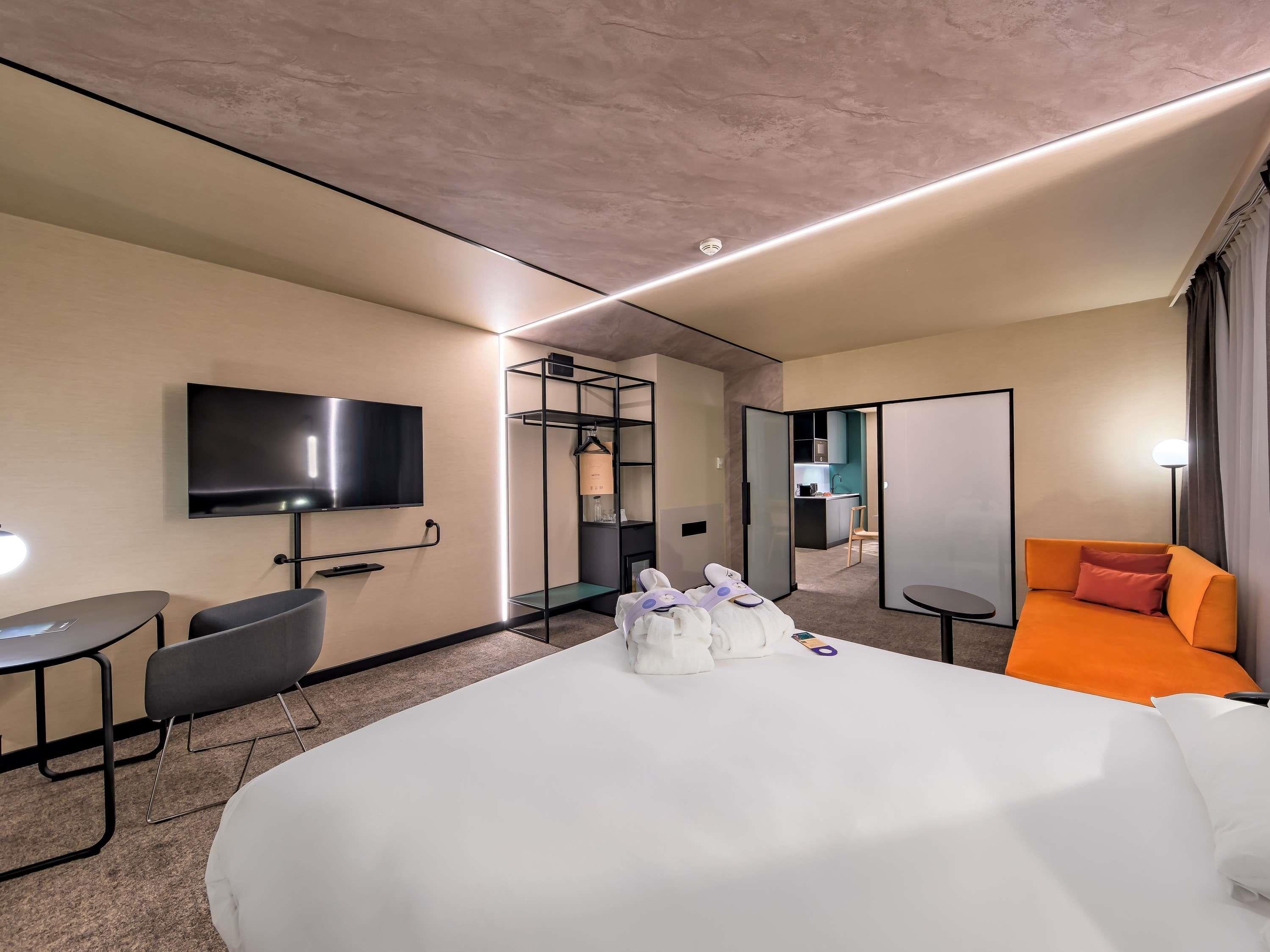 Junior Suite Queen Size Bed