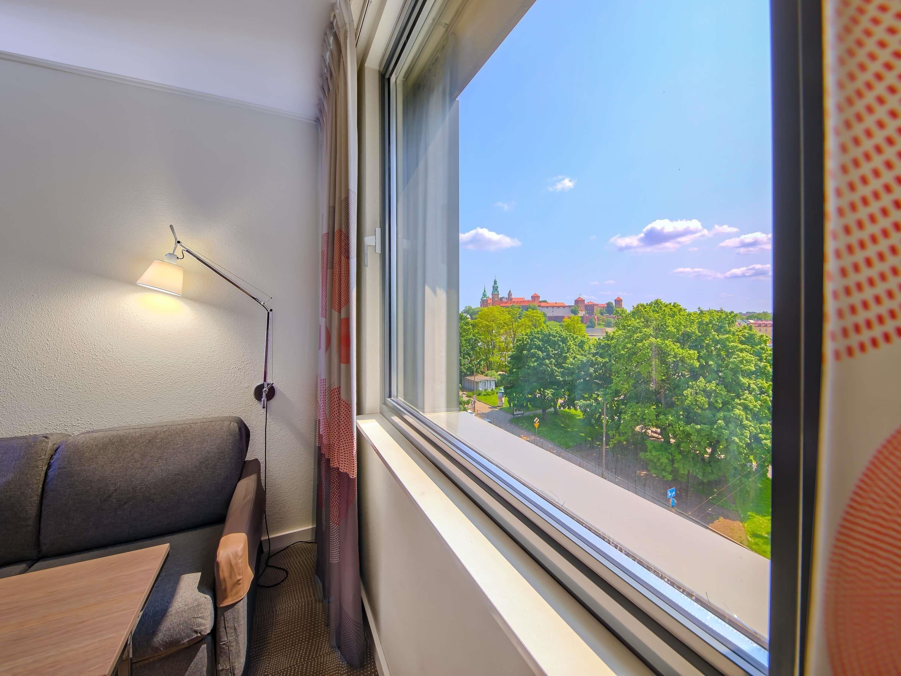 Double Executive Queen Bed