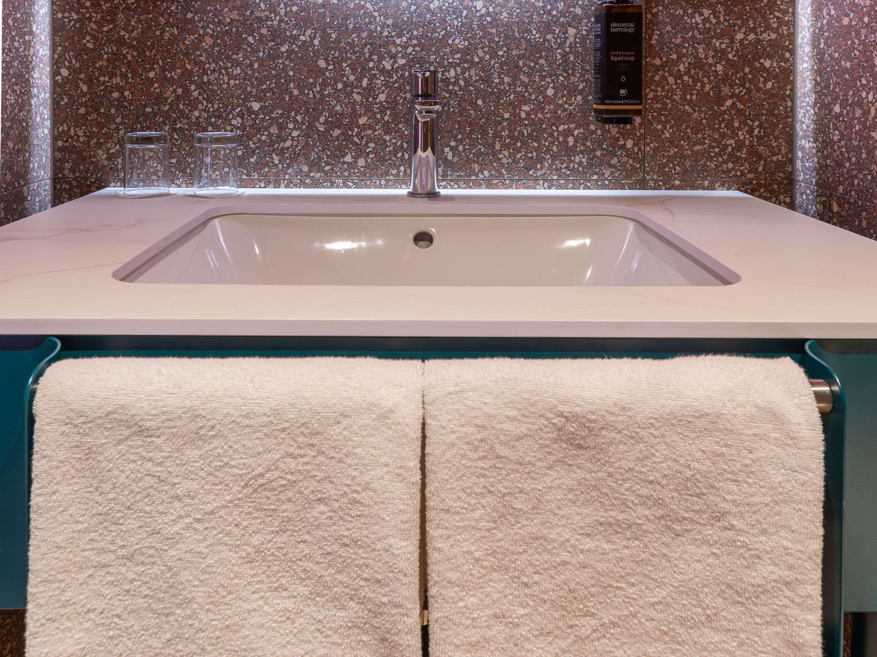 Double Classic Double Bed