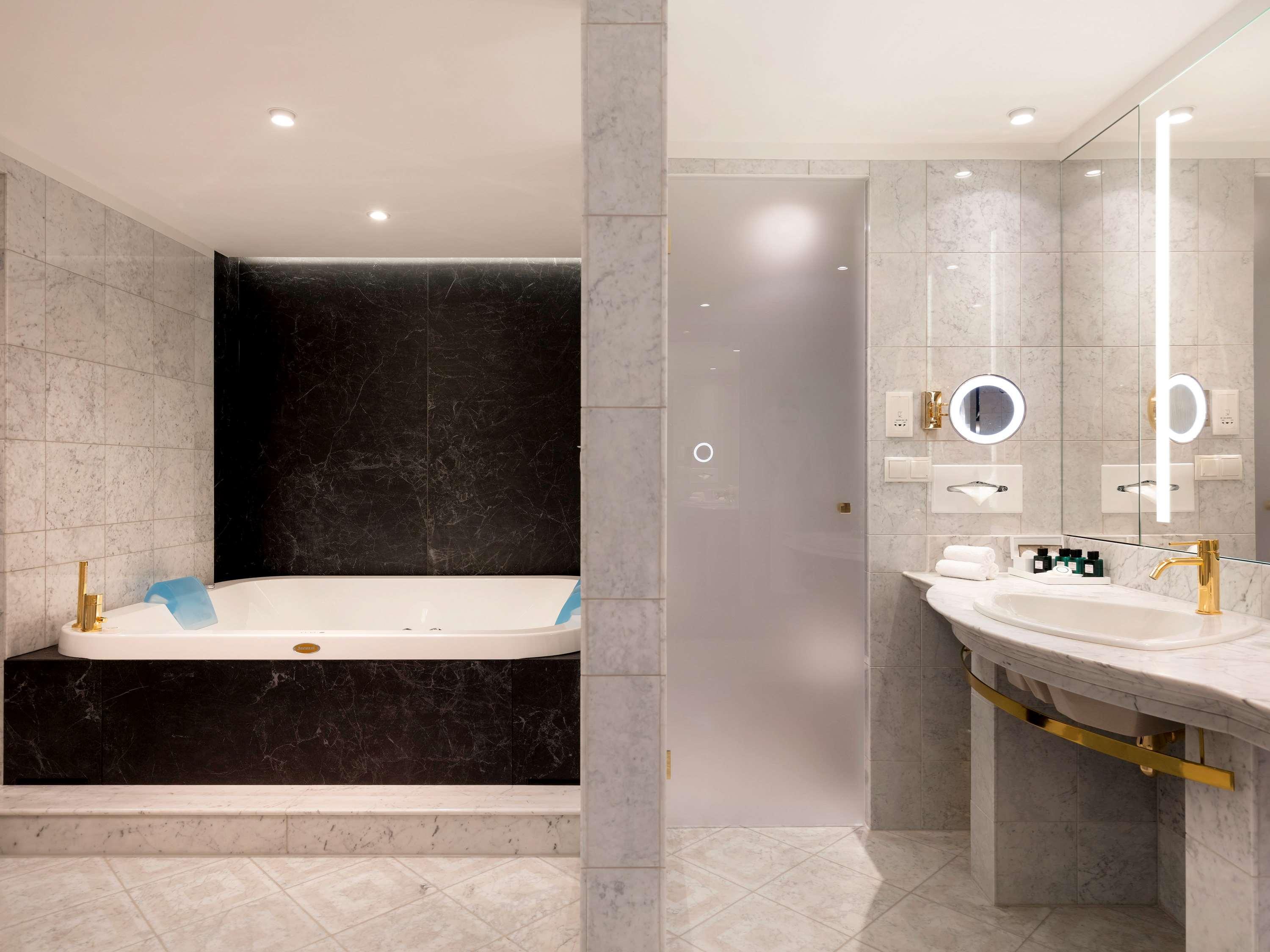 Suite King Bed with Jacuzzi