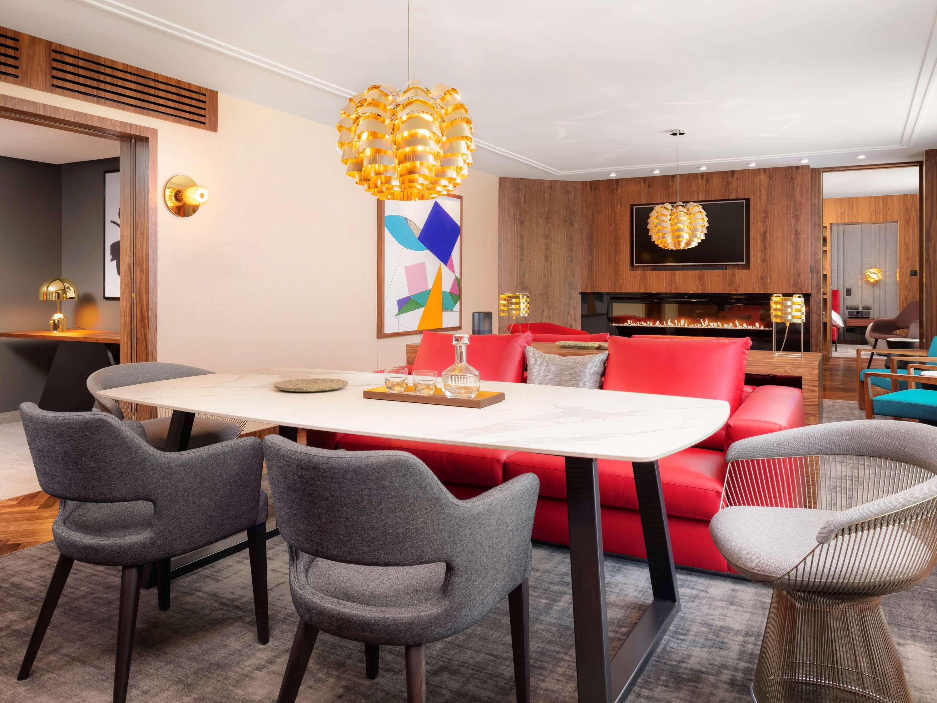 Suite King Bed with Jacuzzi