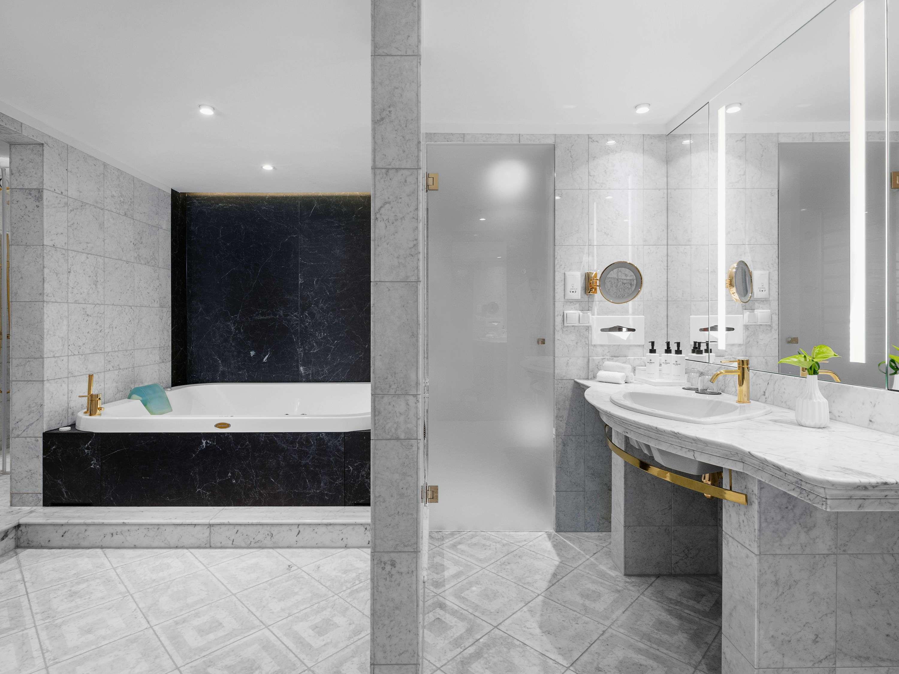 Suite King Bed with Jacuzzi