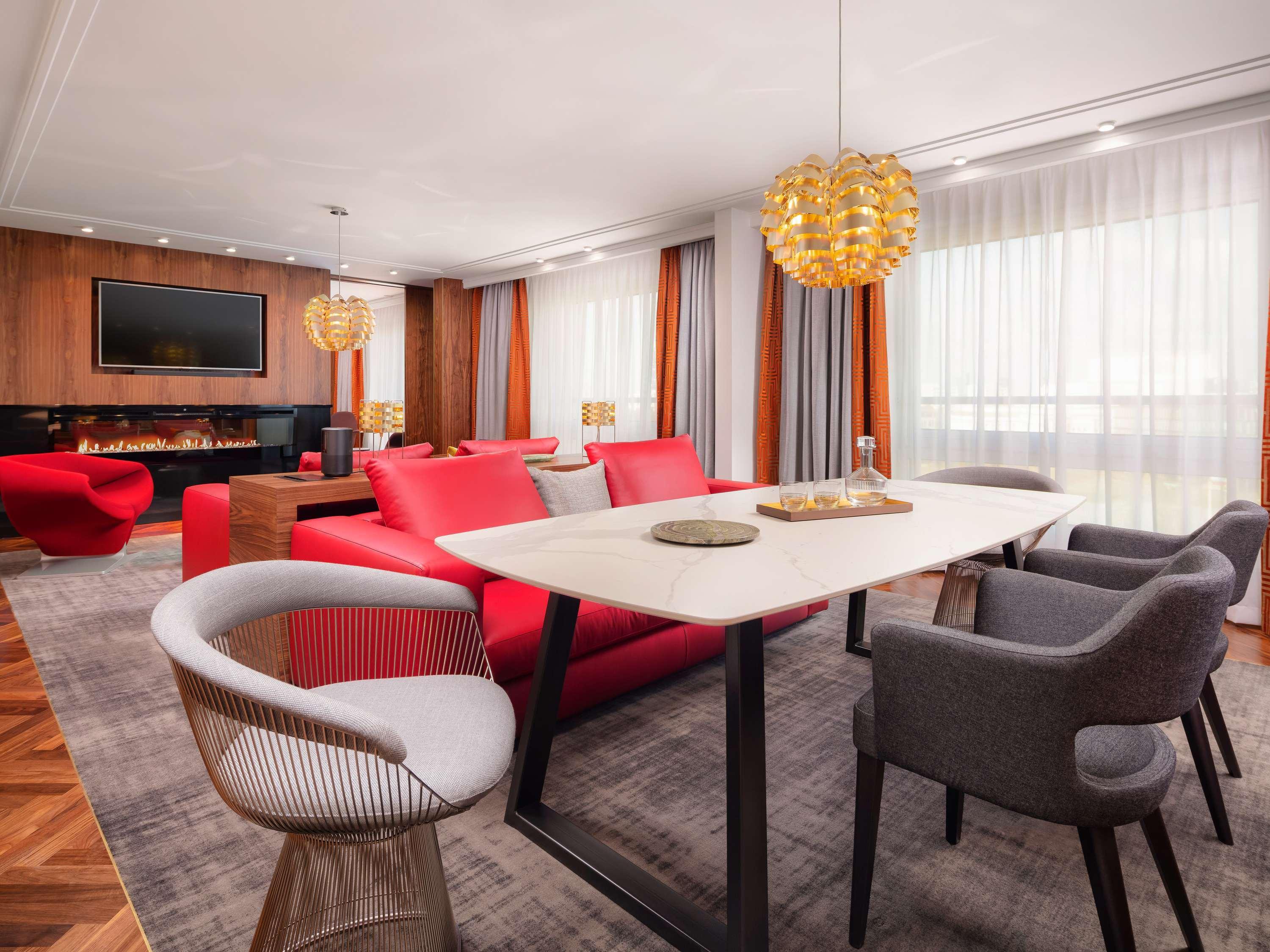 Suite King Bed with Jacuzzi