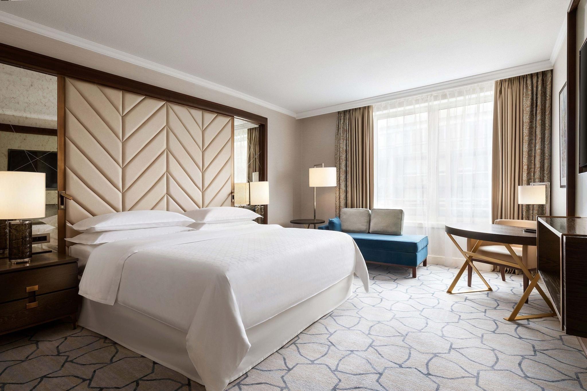 Double Deluxe King Bed