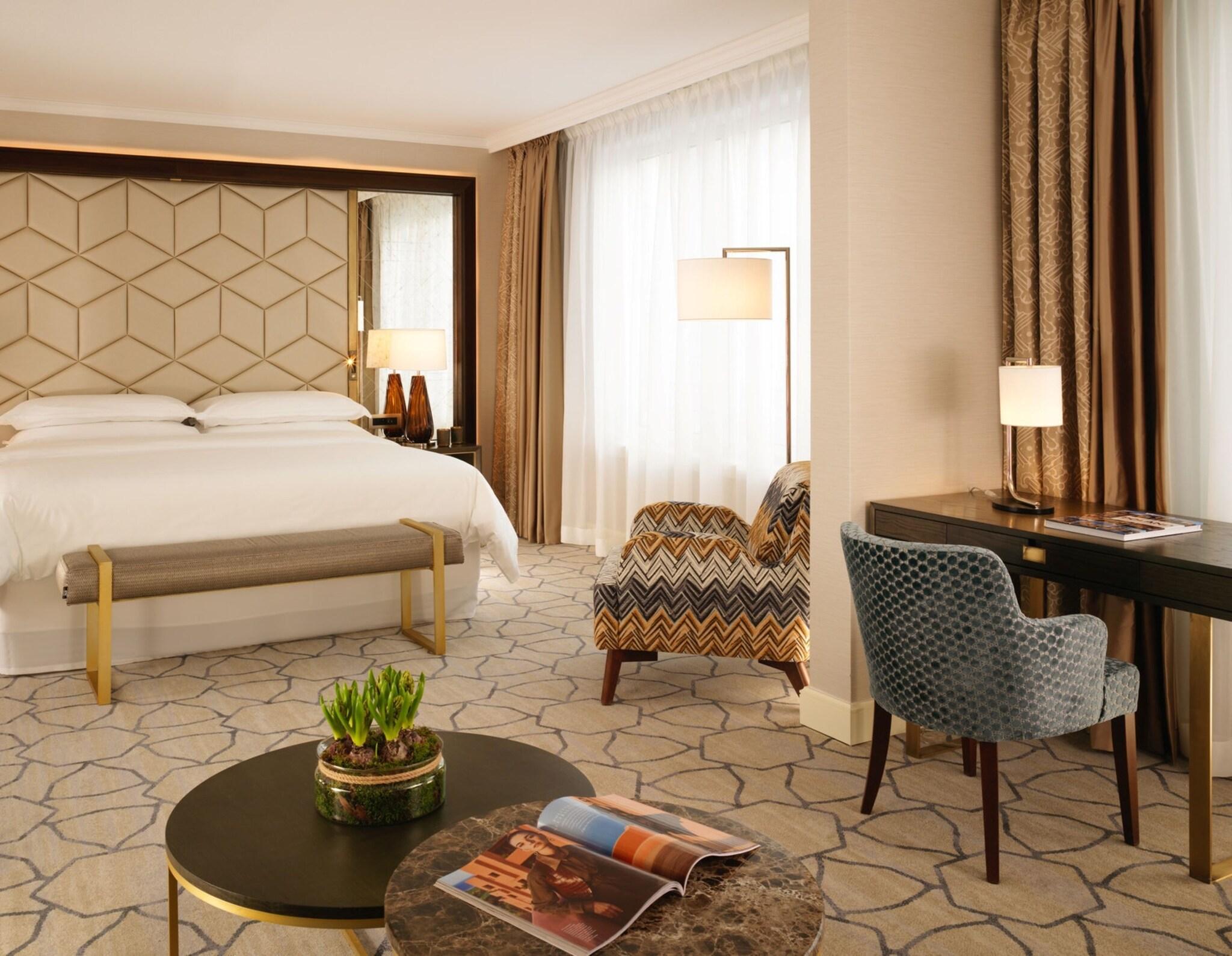 Junior Suite King Bed One Bedroom 