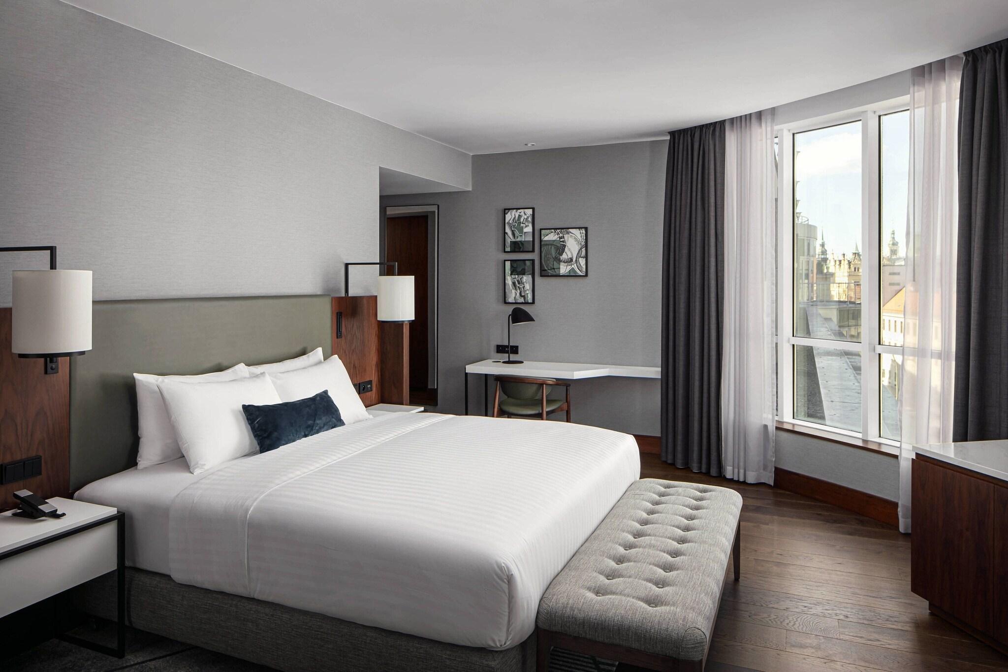 Double Club King Bed