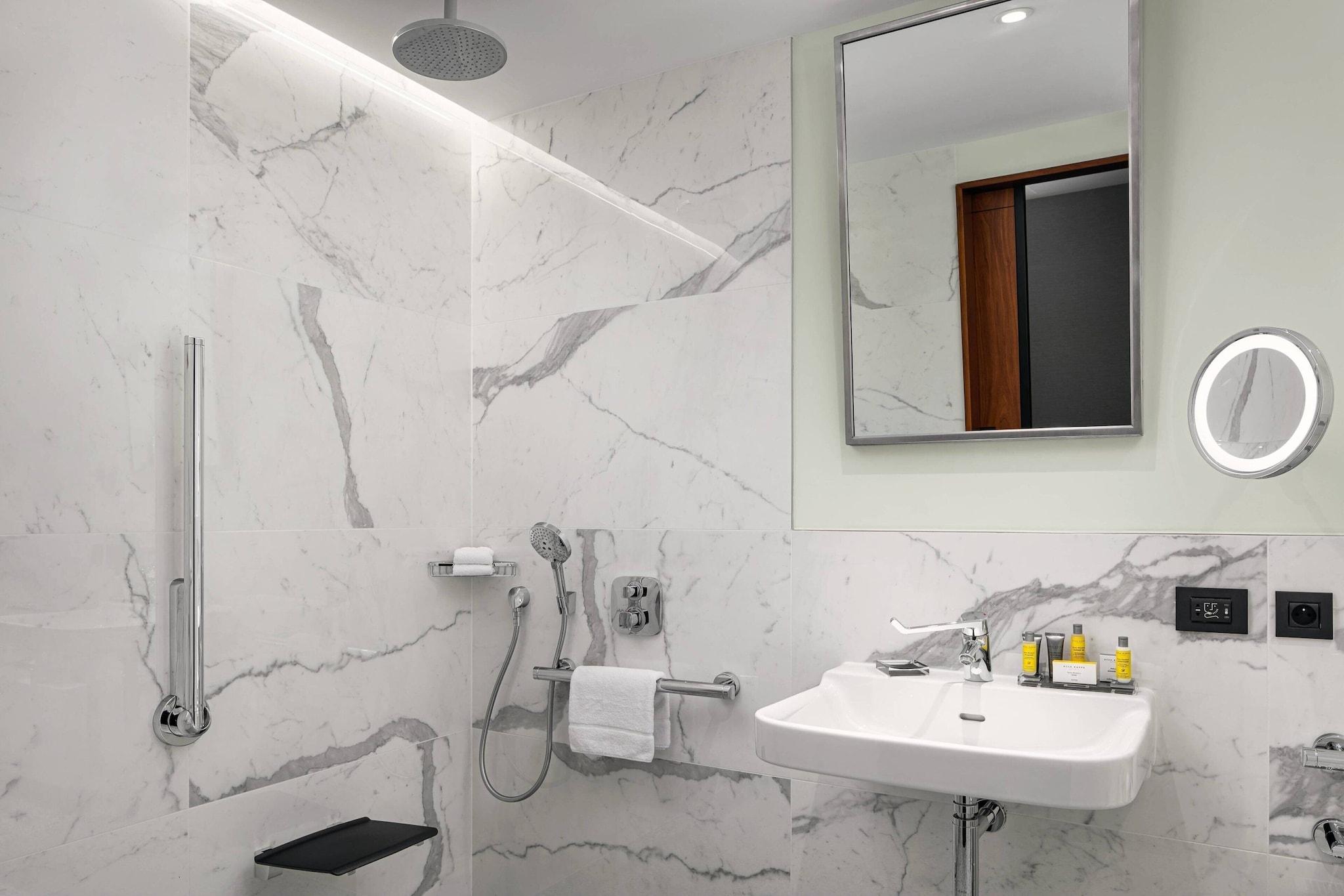 Quadruple Club Two Queen Beds