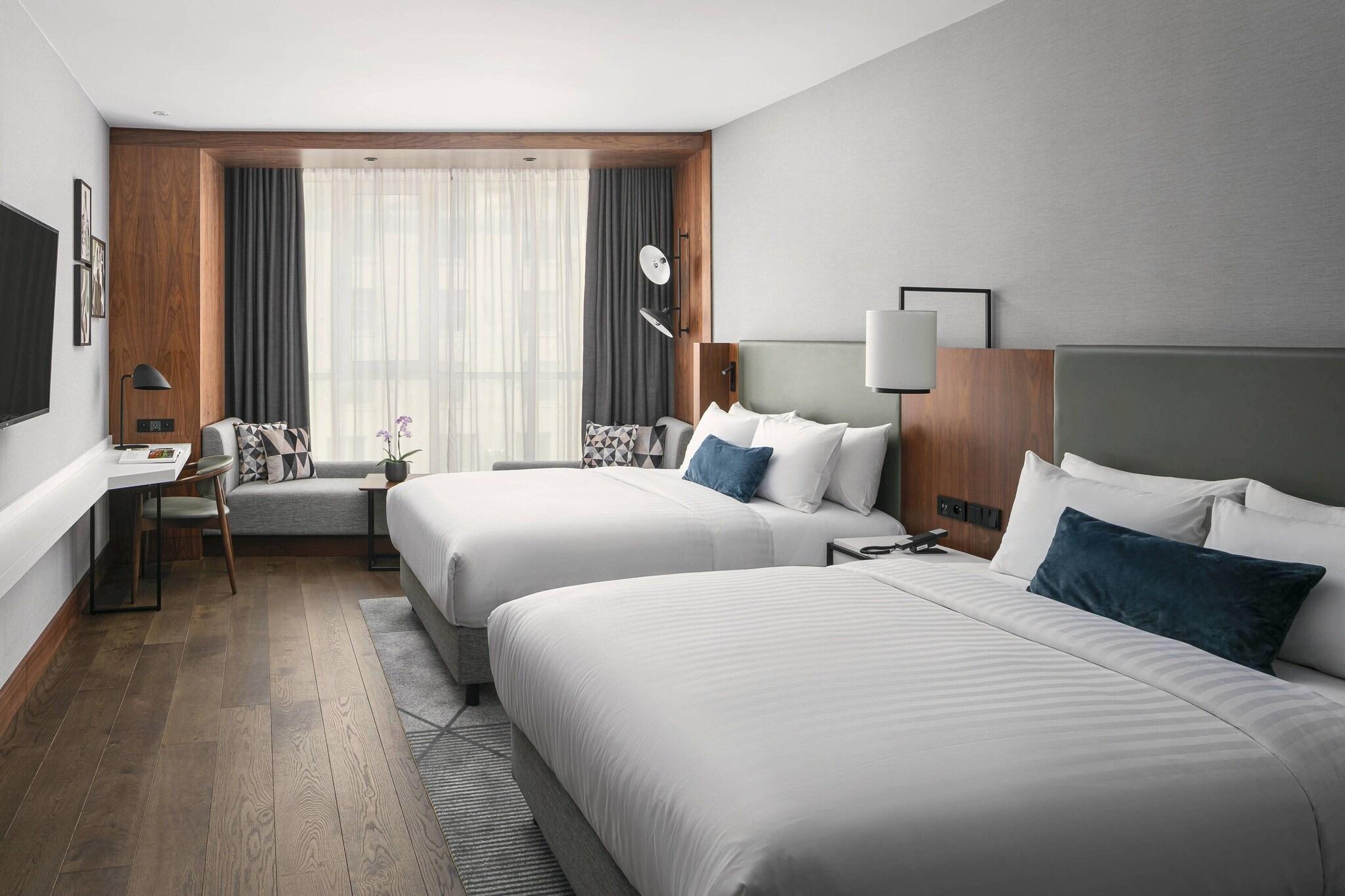 Quadruple Club Two Queen Beds