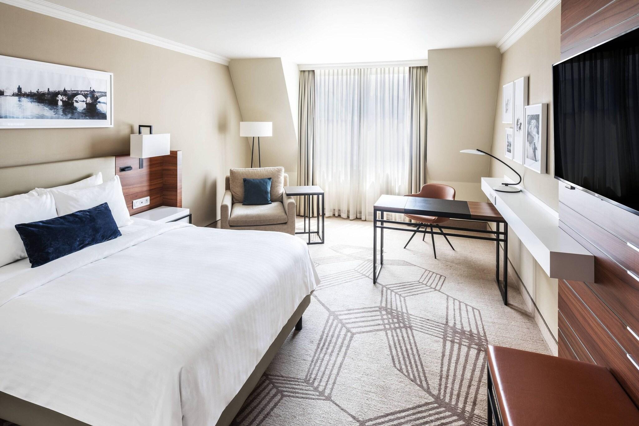 Double Deluxe Queen Bed